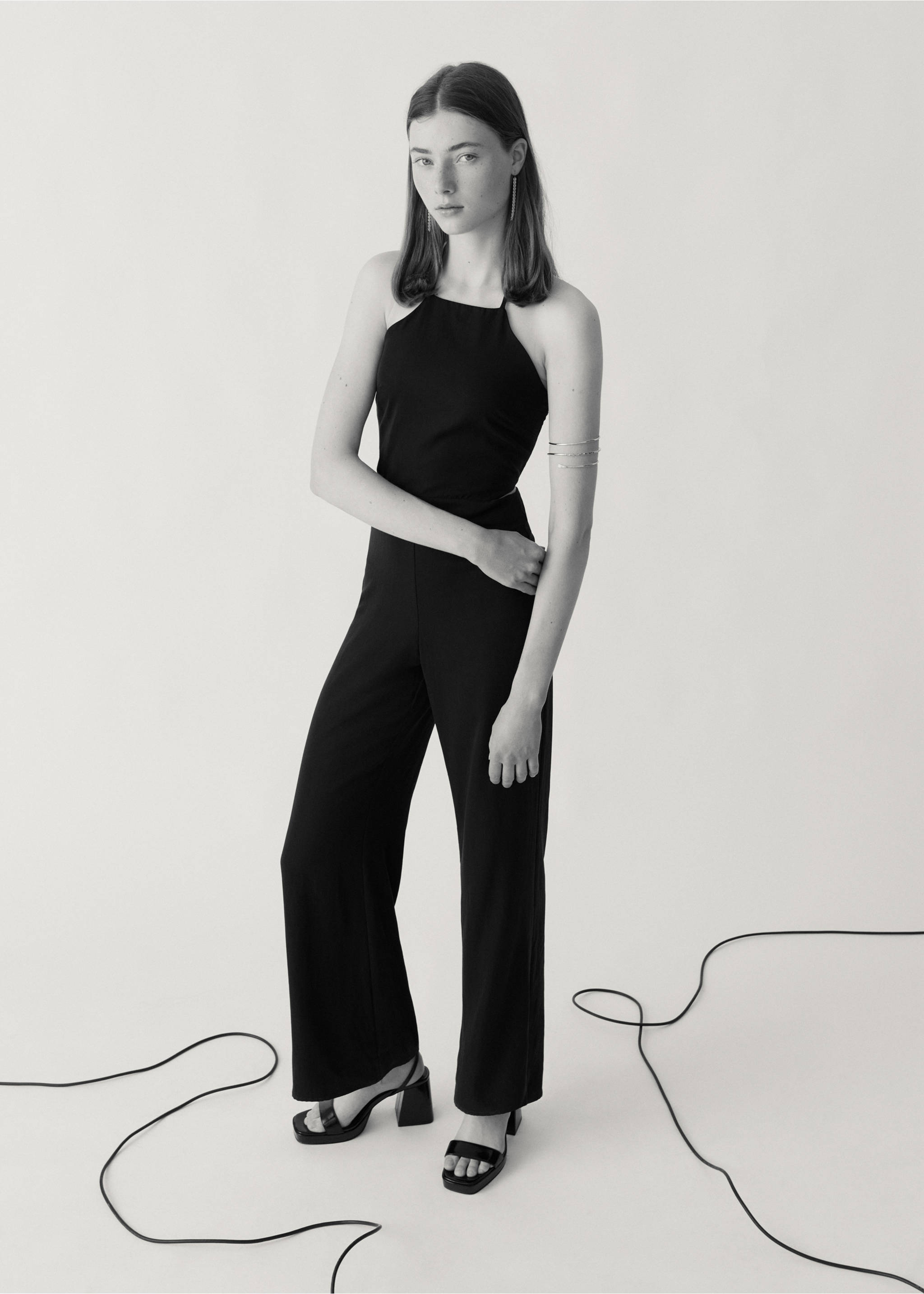 Long jumpsuit with cut-out - Details of the article 5, Black. Ref: 57065796-00.