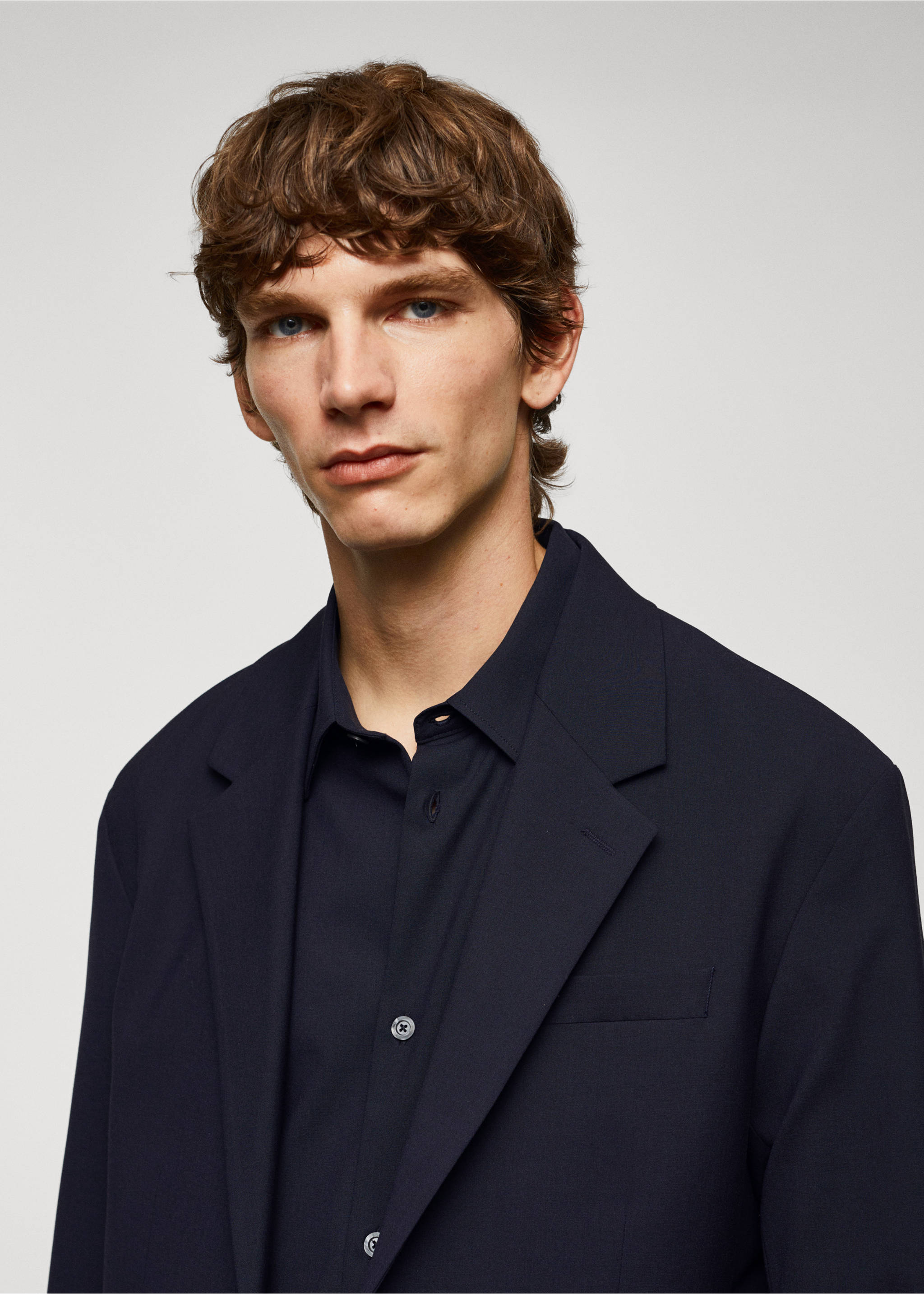 Relaxed Fit-Blazer aus Wolle - Detail des Artikels 1, Marineblau. Ref: 57065961-00.