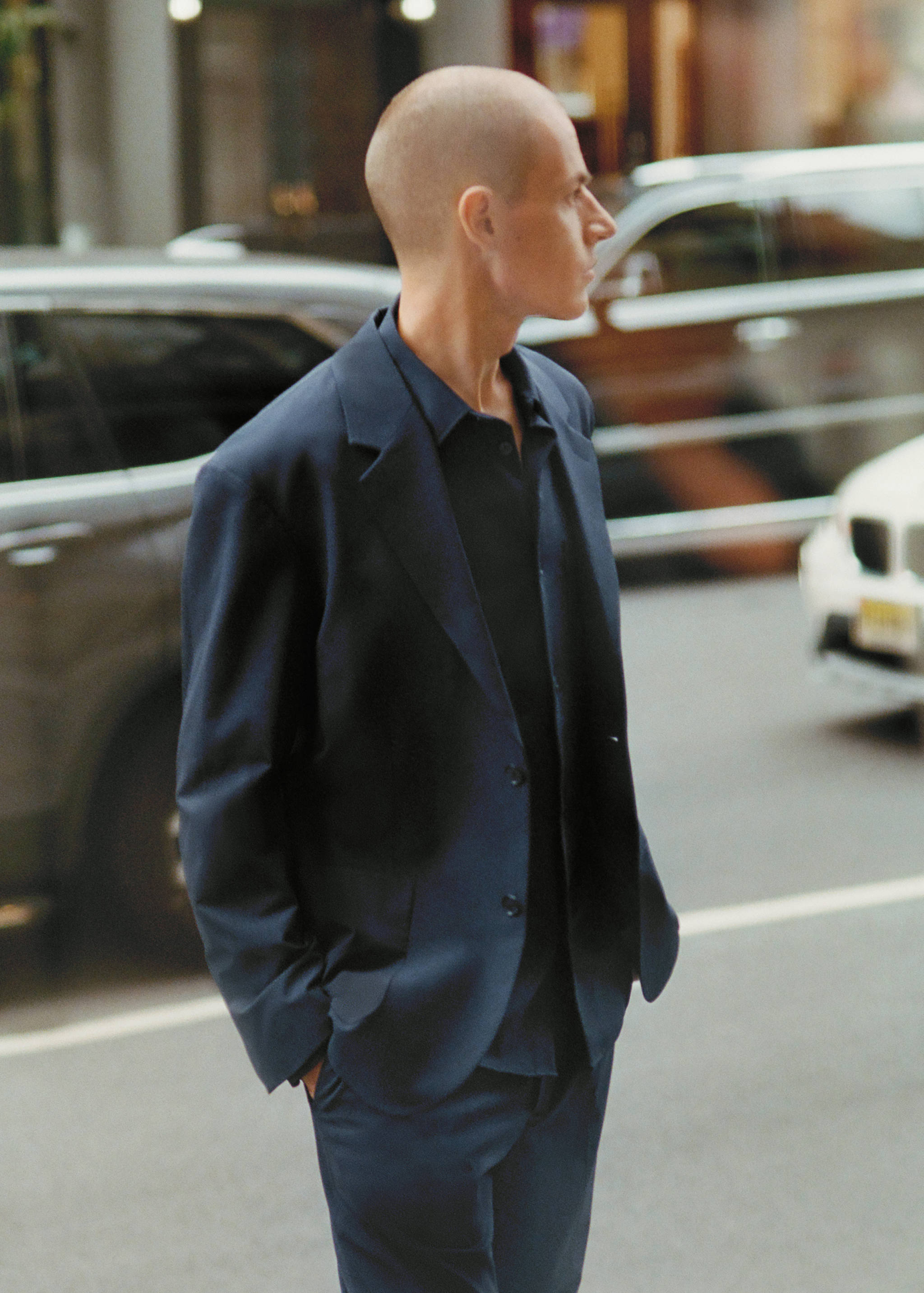 Relaxed Fit-Blazer aus Wolle - Detail des Artikels 5, Marineblau. Ref: 57065961-00.