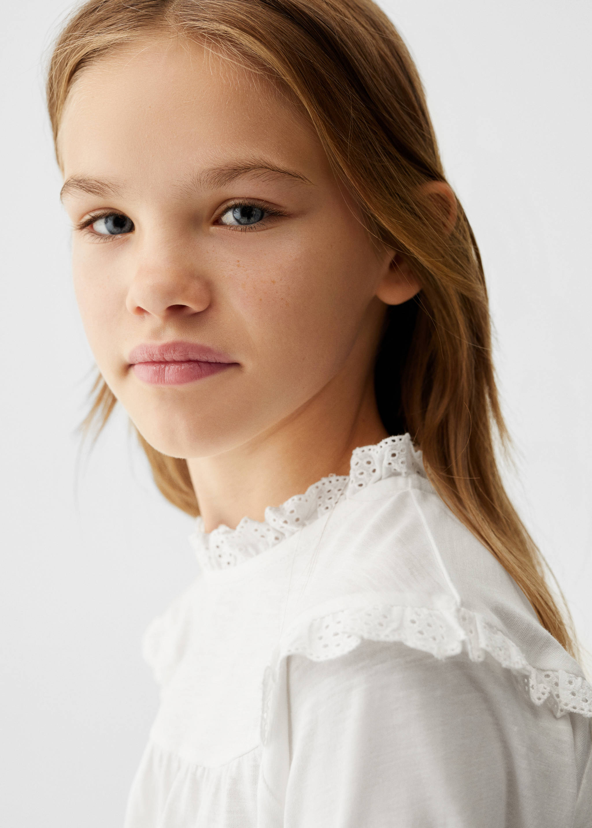 Long -sleeved t-shirt with ruffles - Details of the article 1