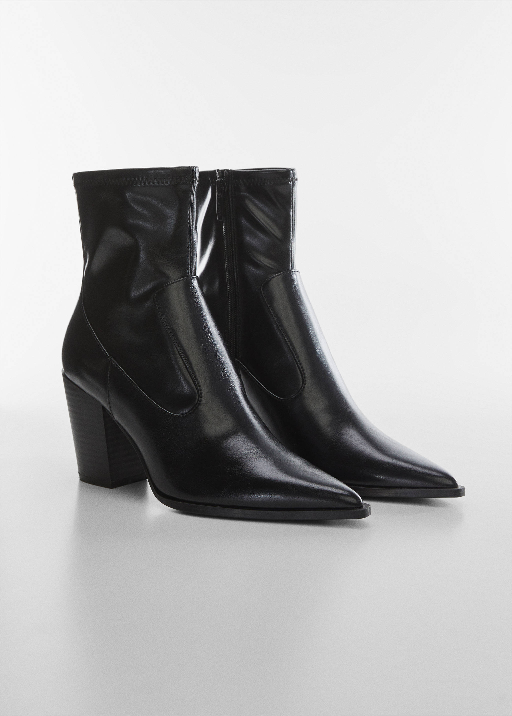 Pointed-toe ankle boot swith zip closure - Medium plane, Black. Ref: 57065984-00.