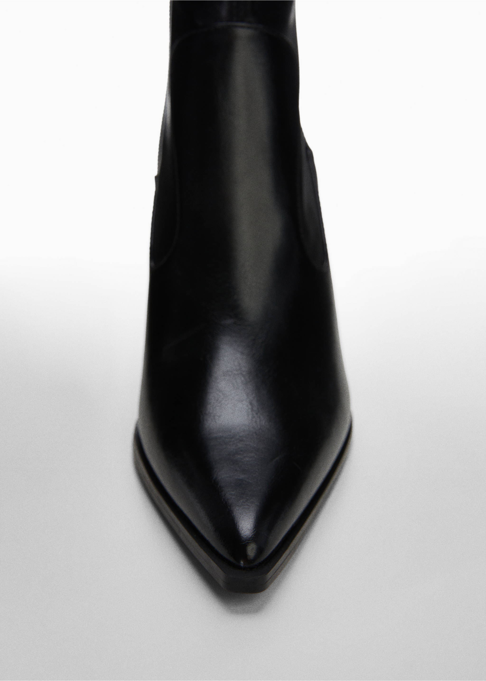 Pointed-toe ankle boot swith zip closure - Details of the article 2, Black. Ref: 57065984-00.