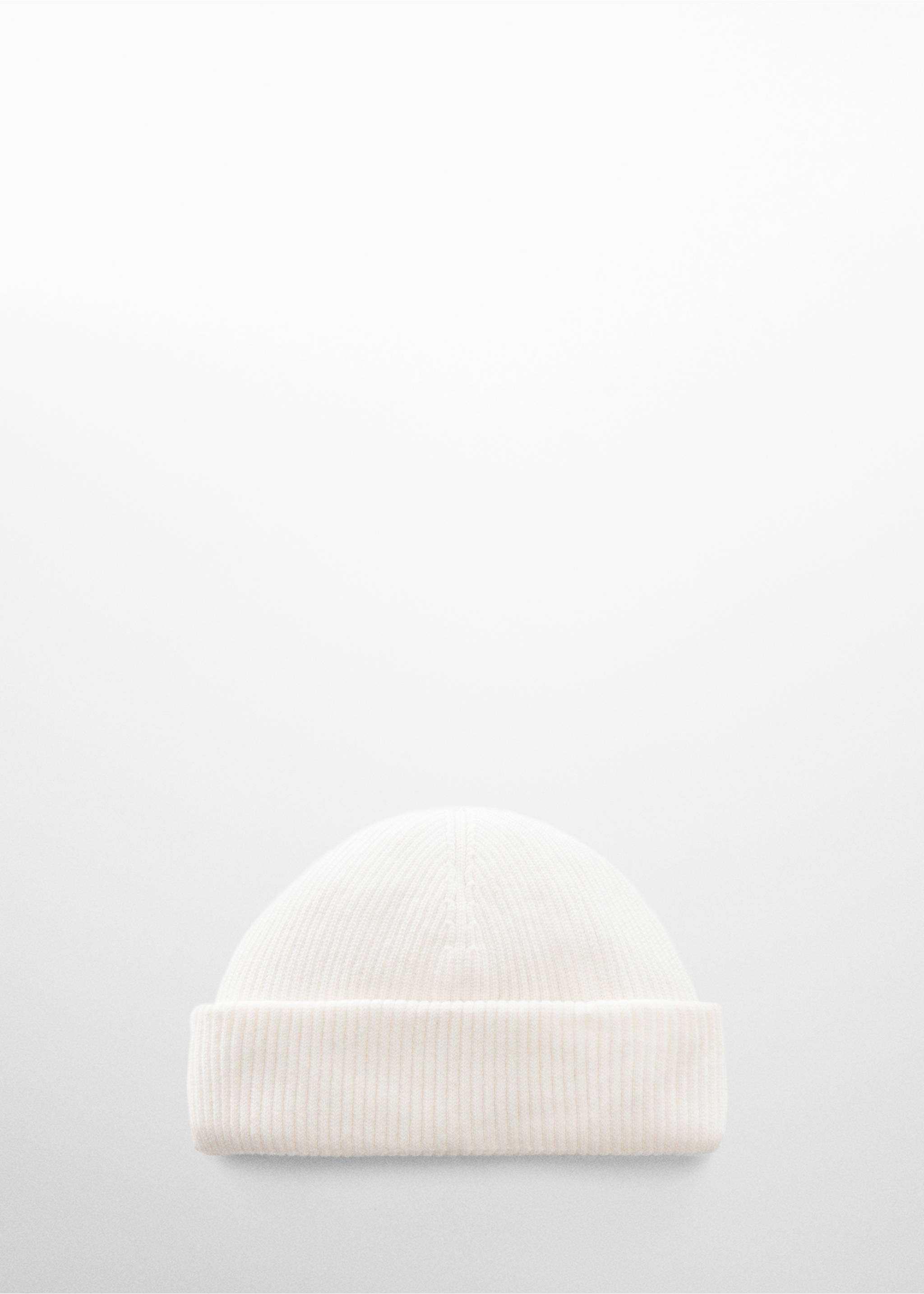 Short knitted hat - Article without model, Off White. Ref: 57065996-00.