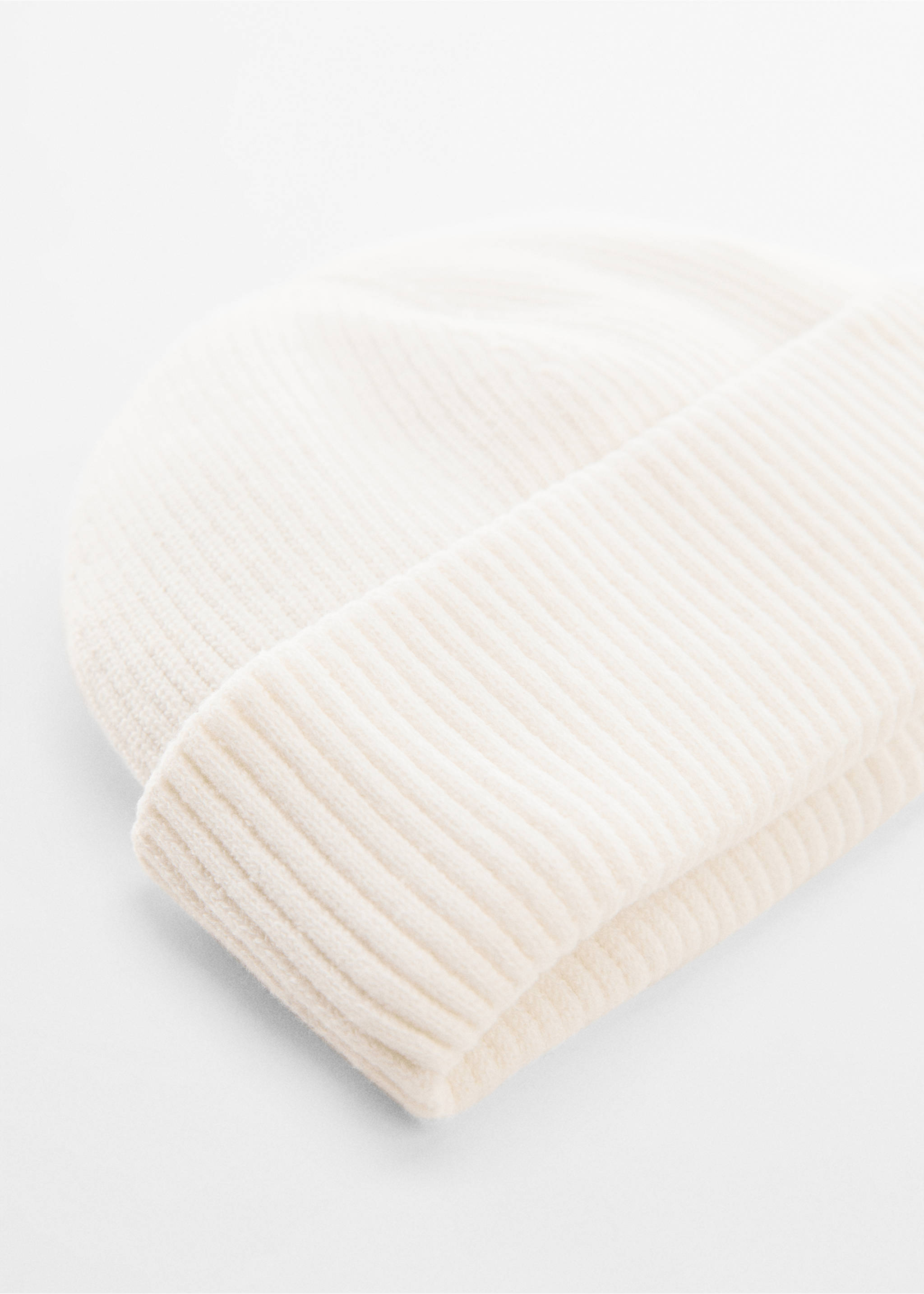 Short knitted hat - Medium plane, Off White. Ref: 57065996-00.