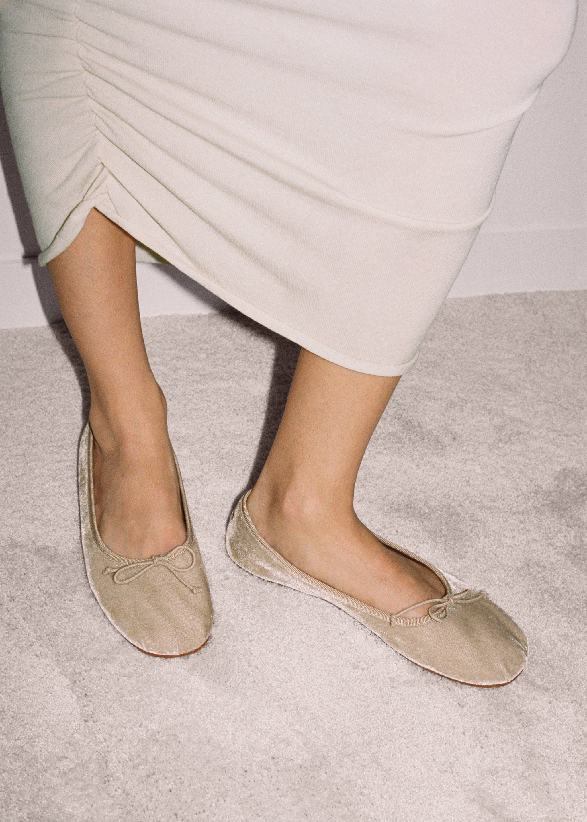 Ballet flats with velvet bow - General plane