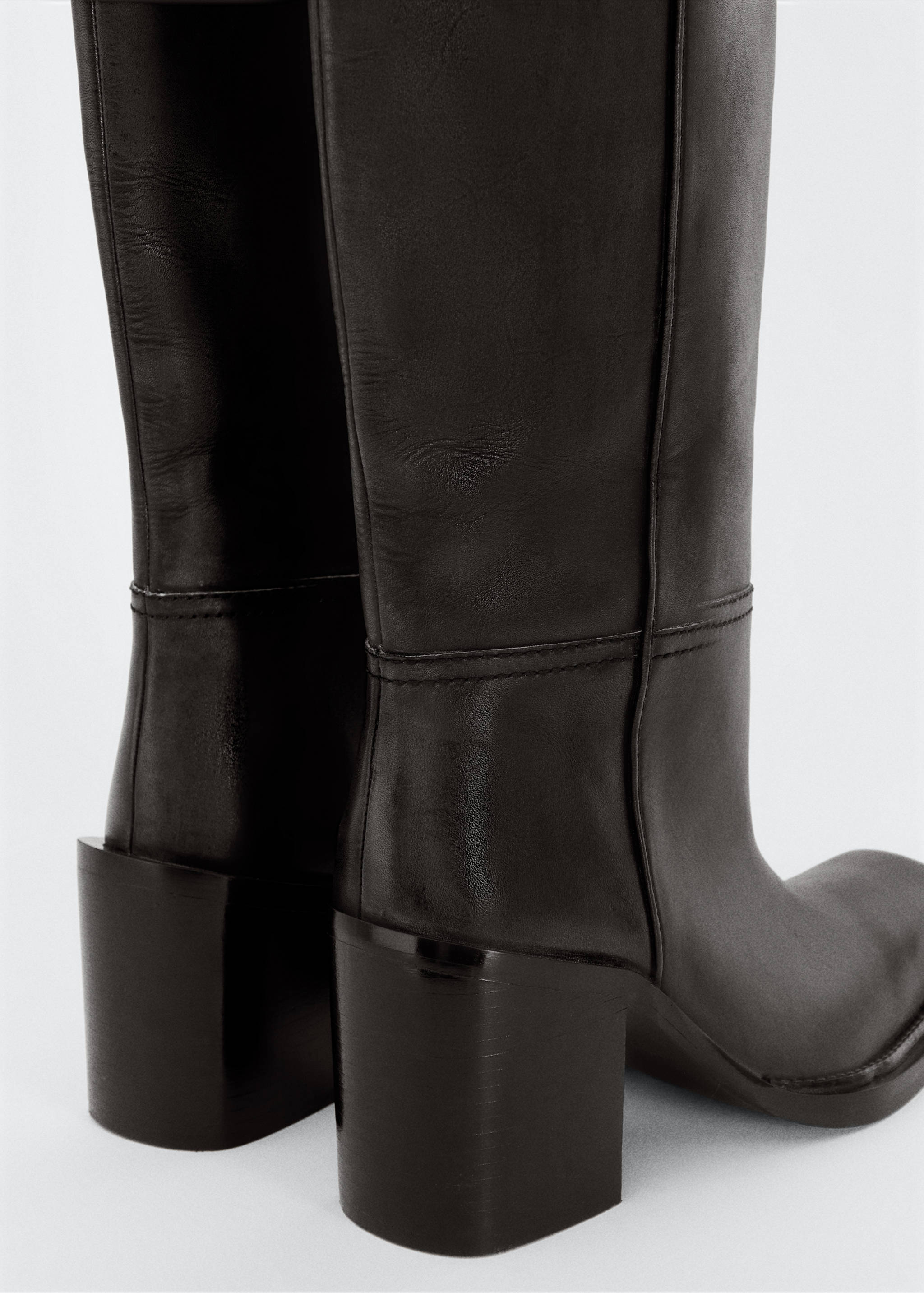 Tall leather boots - Details of the article 2