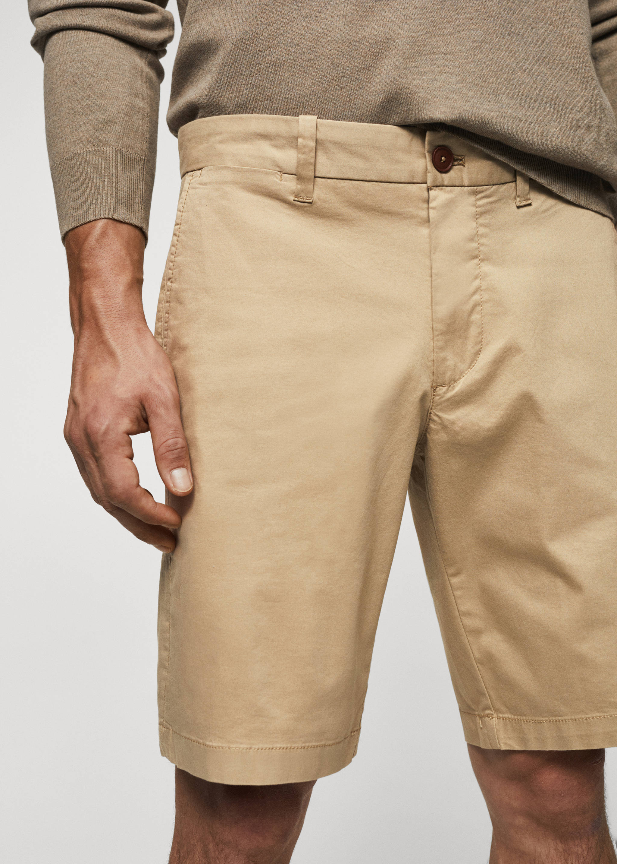 Slim-Fit-Bermudashorts im Chino-Stil aus Baumwolle - Detail des Artikels 1