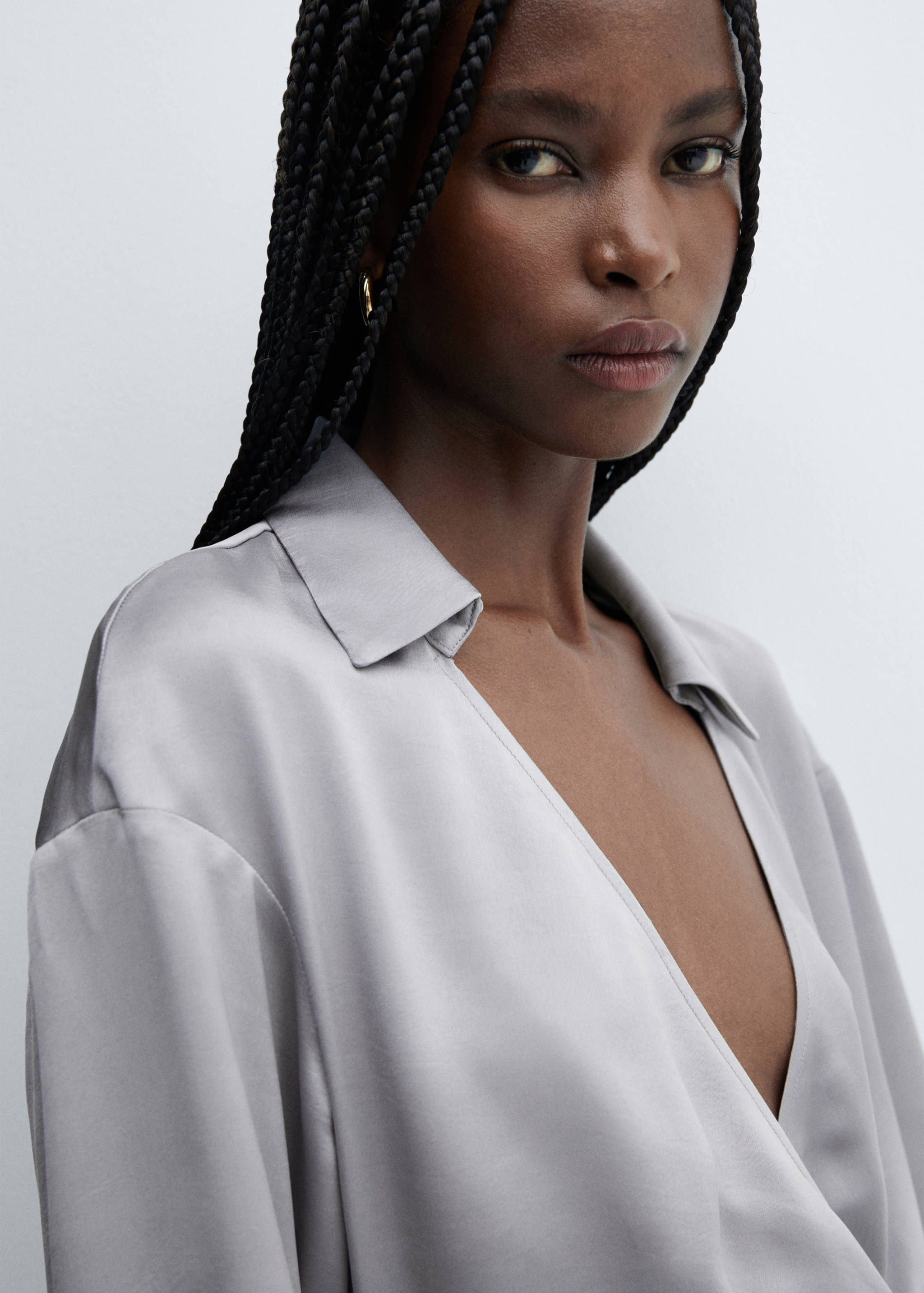 Triple-button satin dress - Details of the article 1