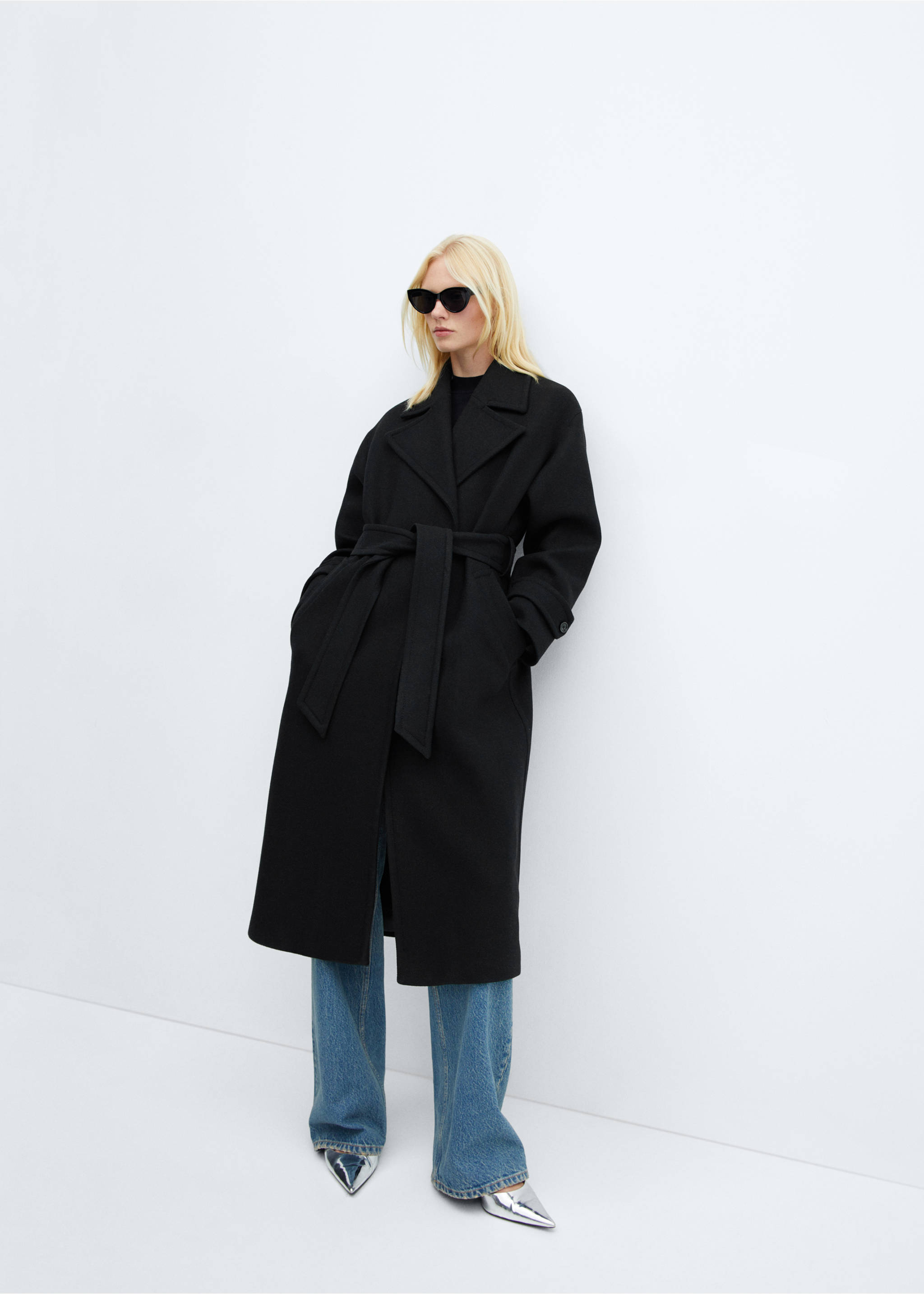 Manteco wool coat with oversized lapels - Details of the article 2, Black. Ref: 57066727-00.