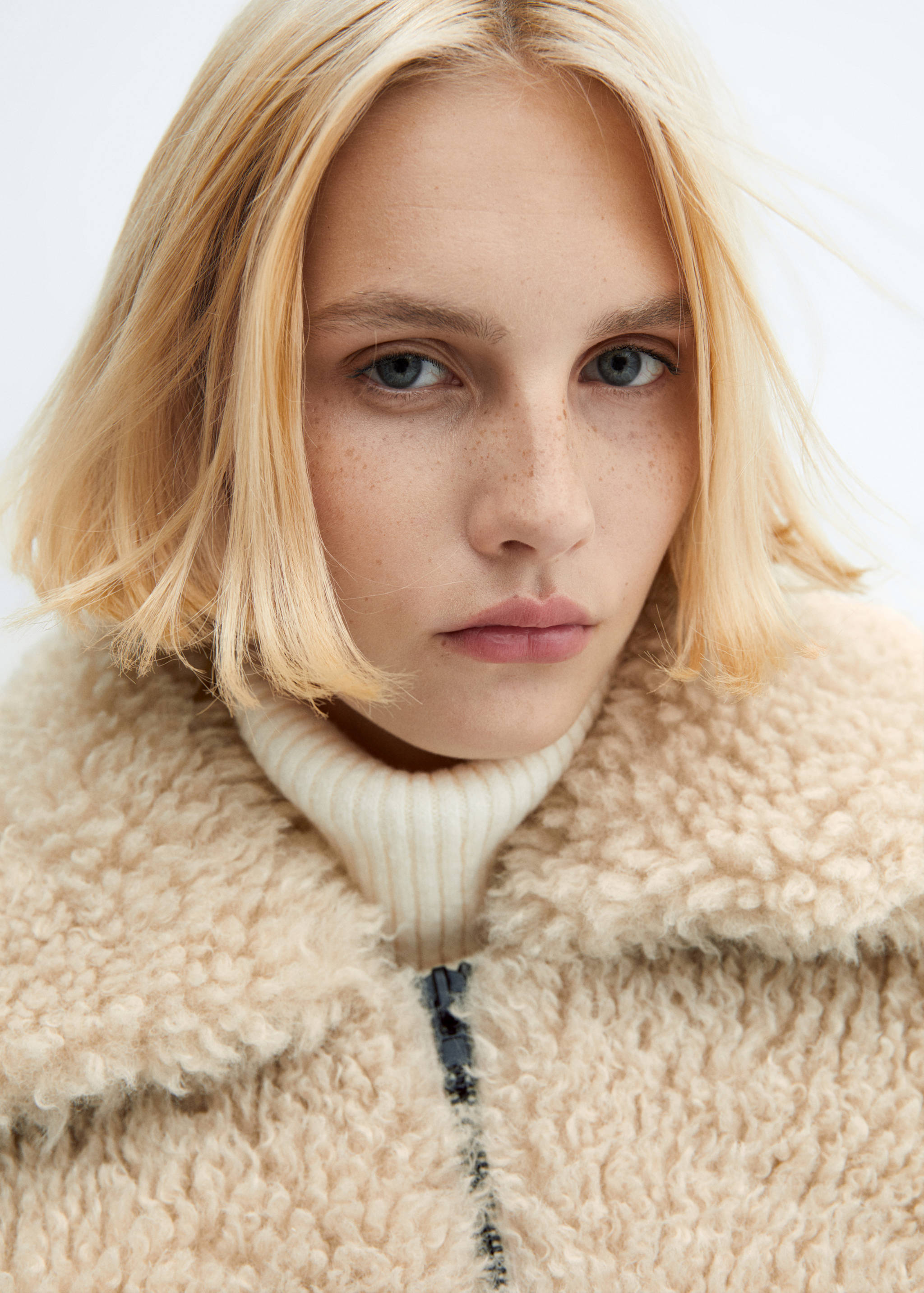 Faux-fur bomber jacket - Details of the article 1