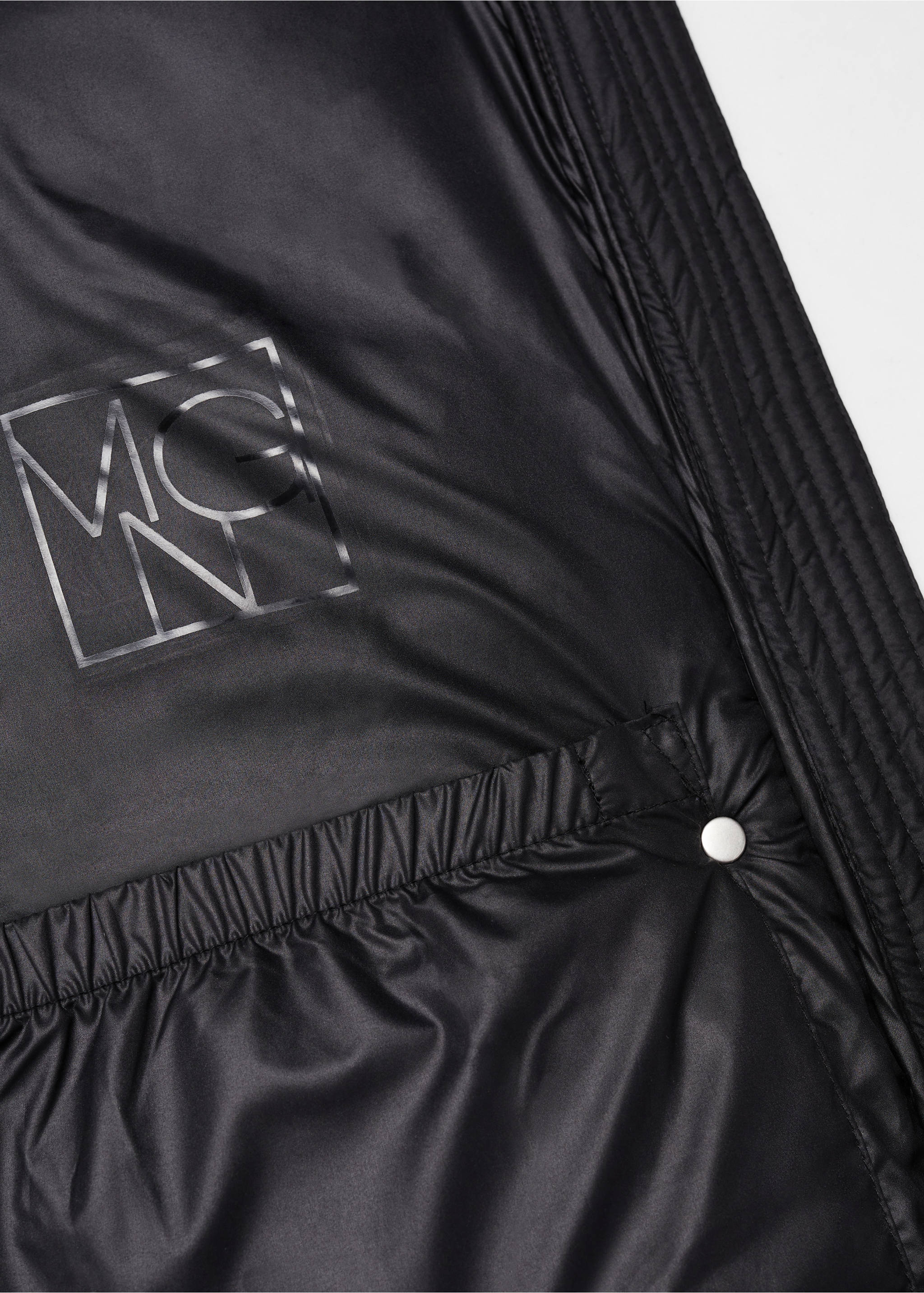 Water-repellent hood puffer coat - Details of the article 8, Black. Ref: 57069079-00.