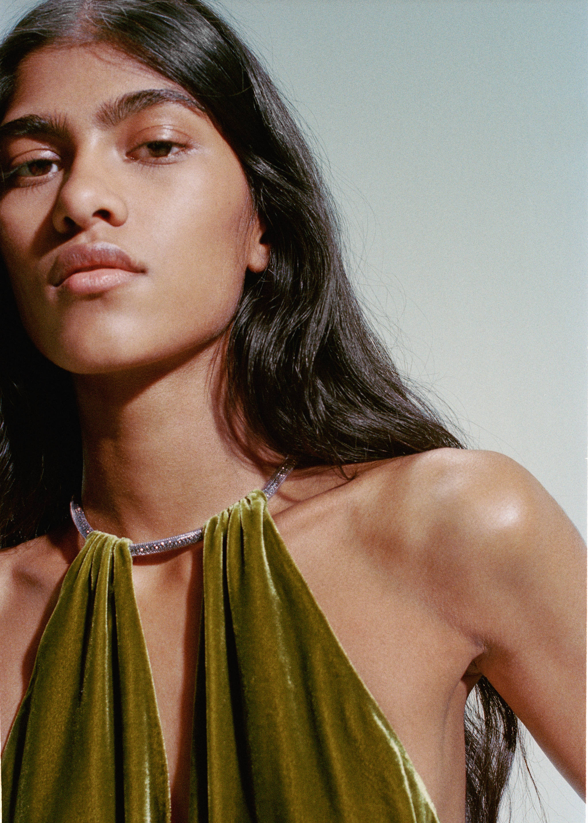 Halter-neck velvet jumpsuit - Details of the article 9, Olive Green. Ref: 57069097-00.