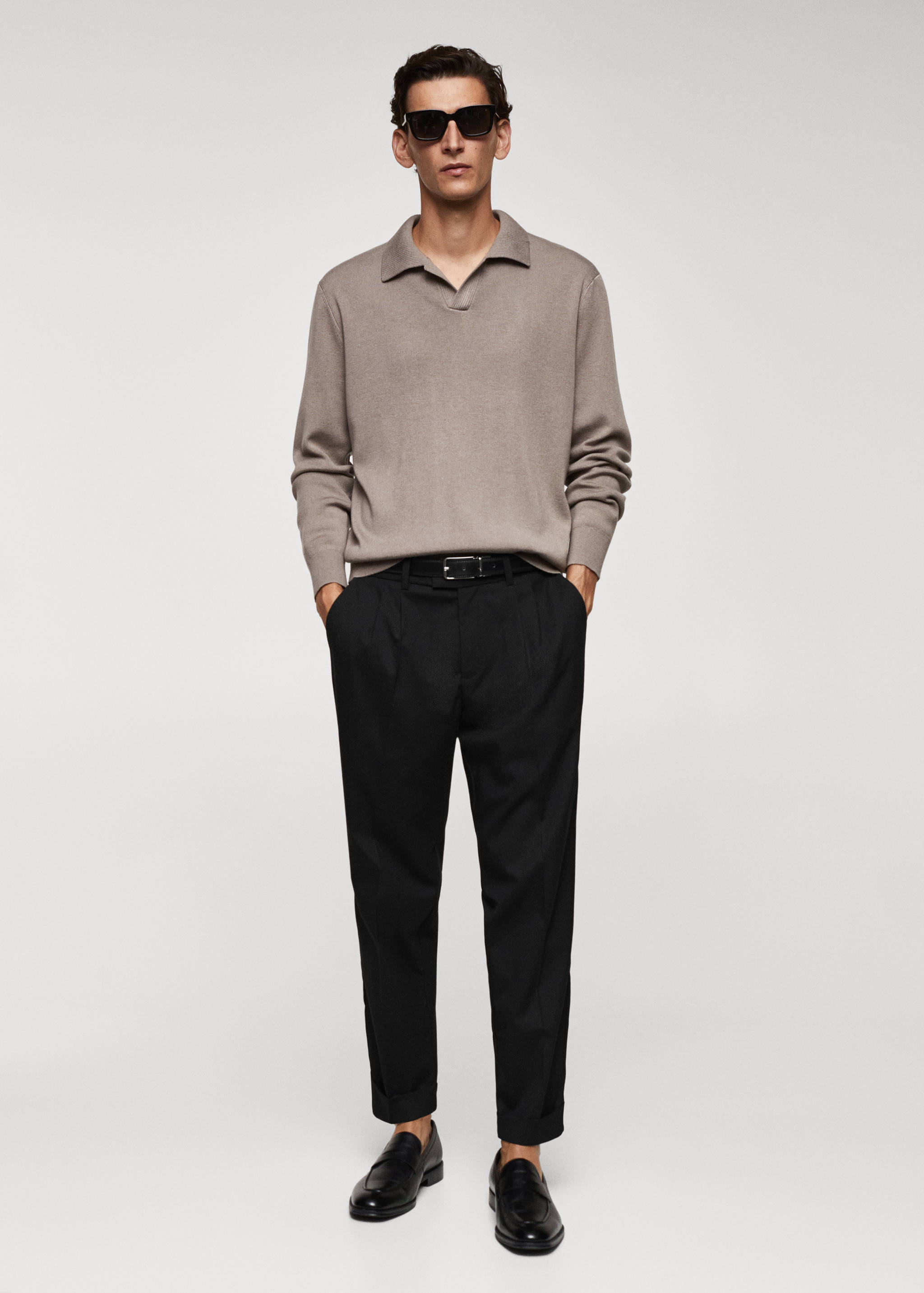 Pleated trousers under cuff - General plane