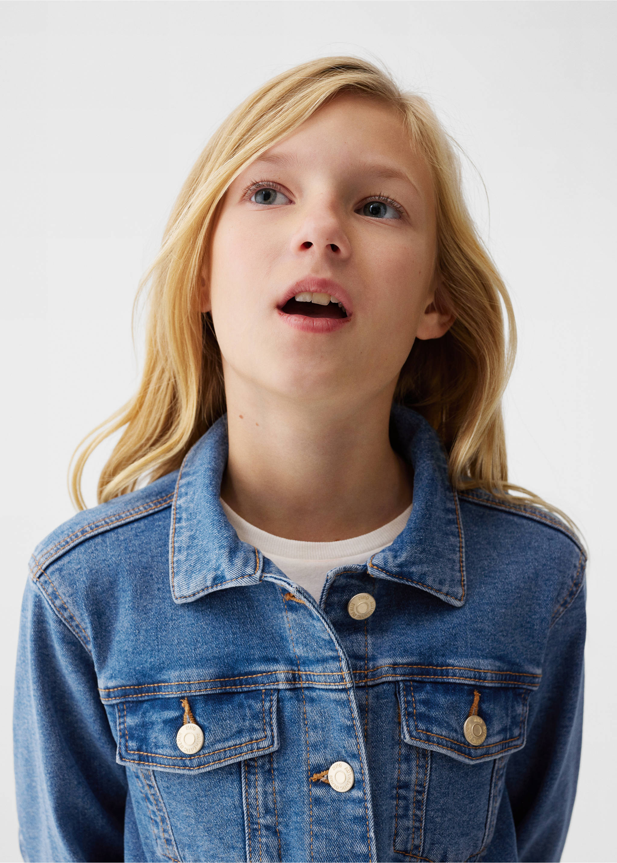 Pockets denim jacket - Details of the article 1, Medium Blue. Ref: 57071170-00.