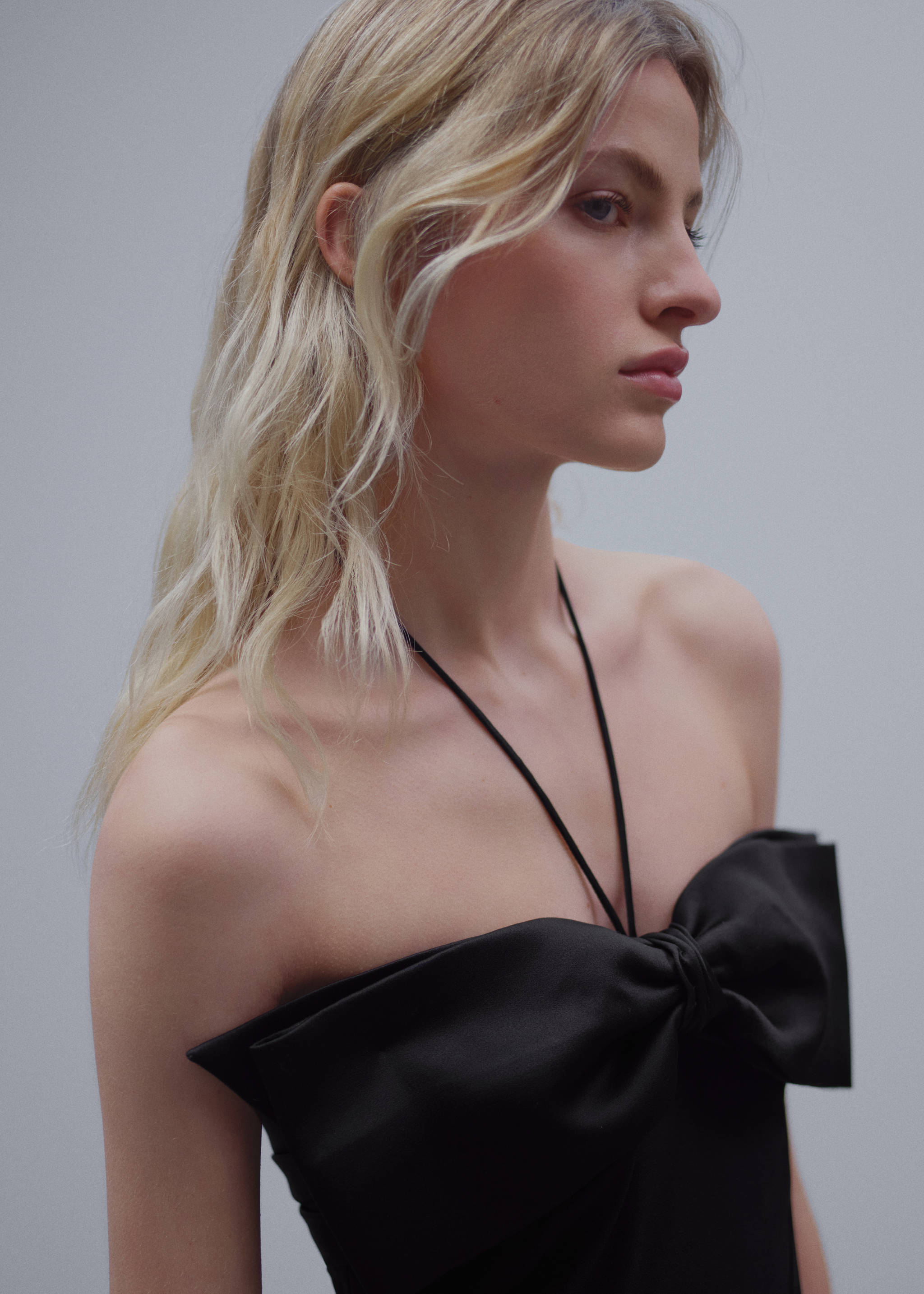 Robe cache-cœur col nœud - Détail de l'article 4, Noir. Ref: 57071173-00.