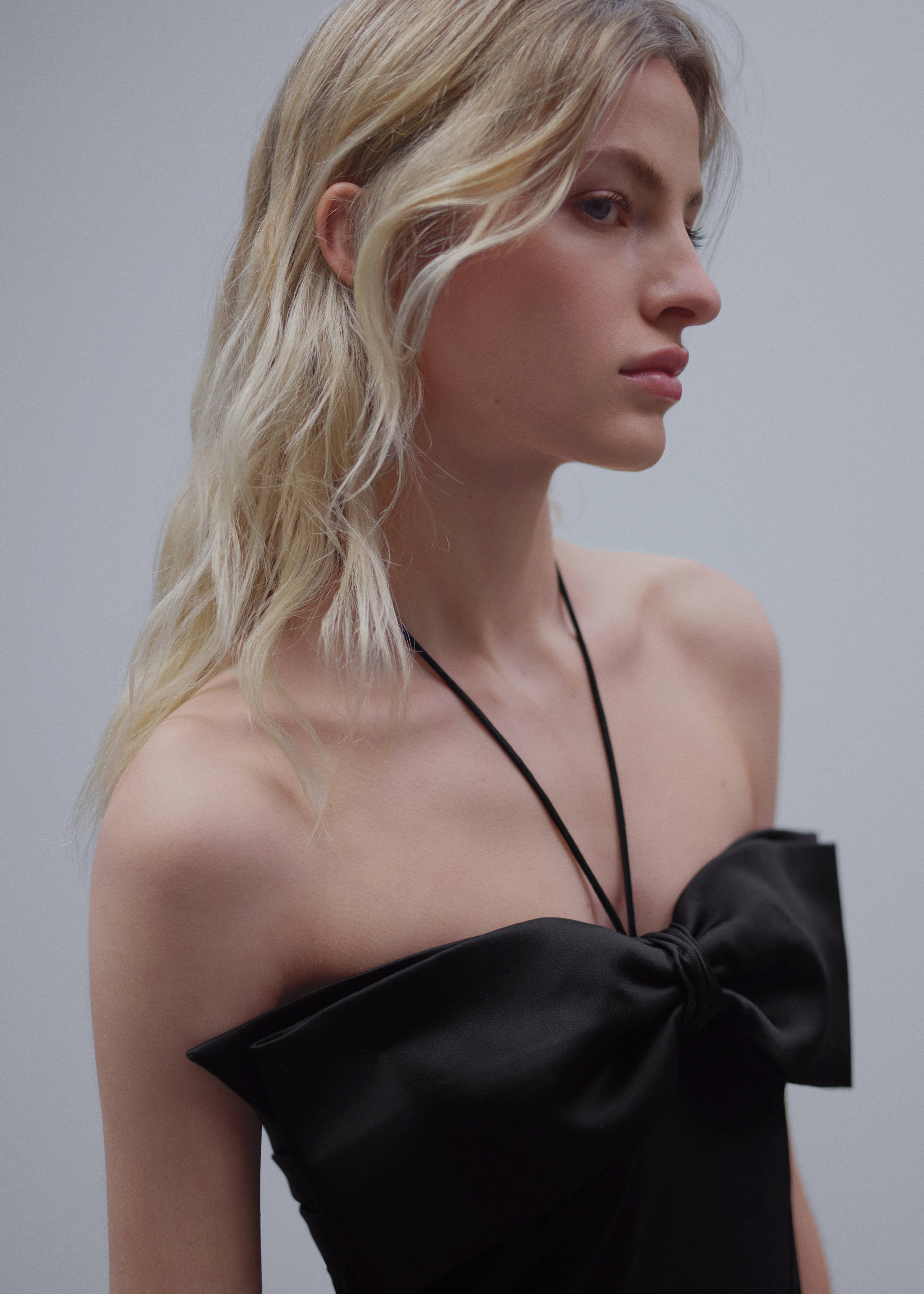 Crossed dress with bow neckline - Details of the article 4