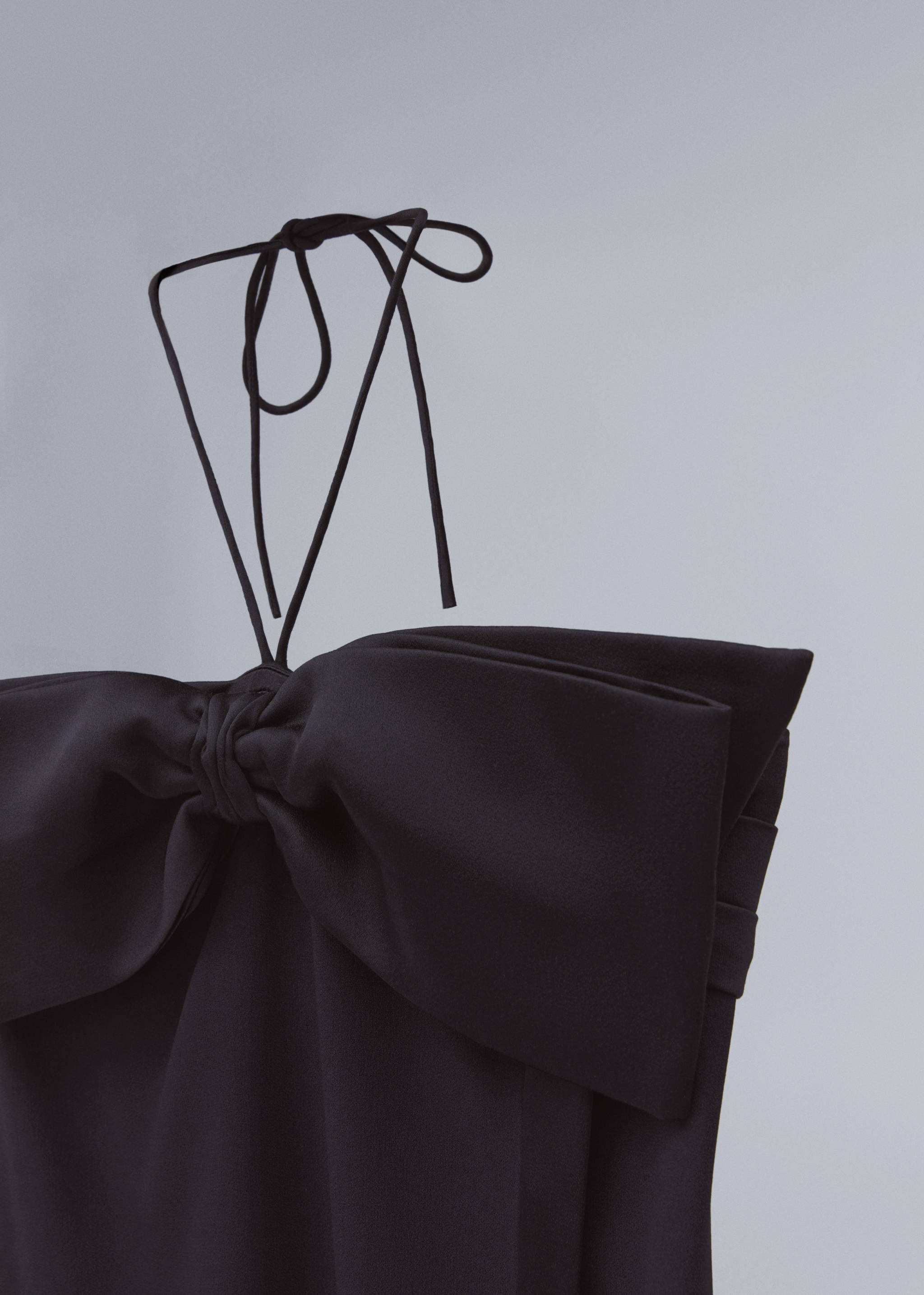 Crossed dress with bow neckline - Details of the article 8