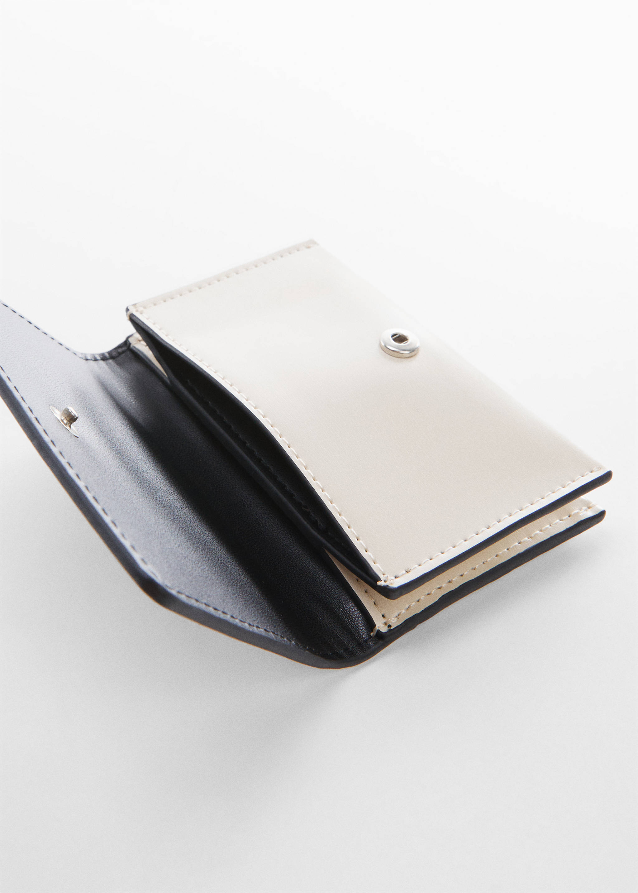 Geldbörse mit Logo-Reliefprägung - Mittlere Ansicht