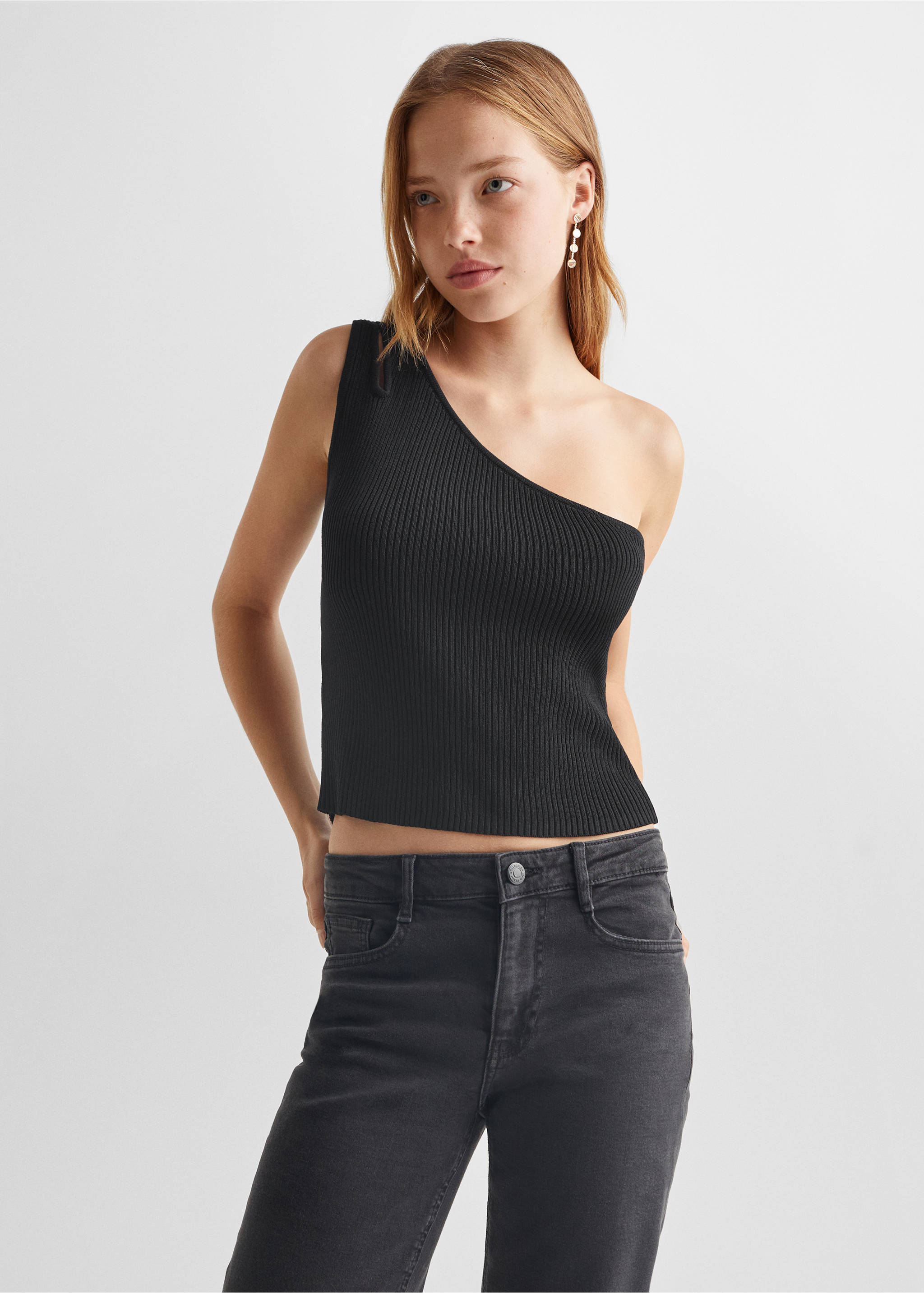 Asymmetrical crop top - Medium plane, Black. Ref: 57072525-00.