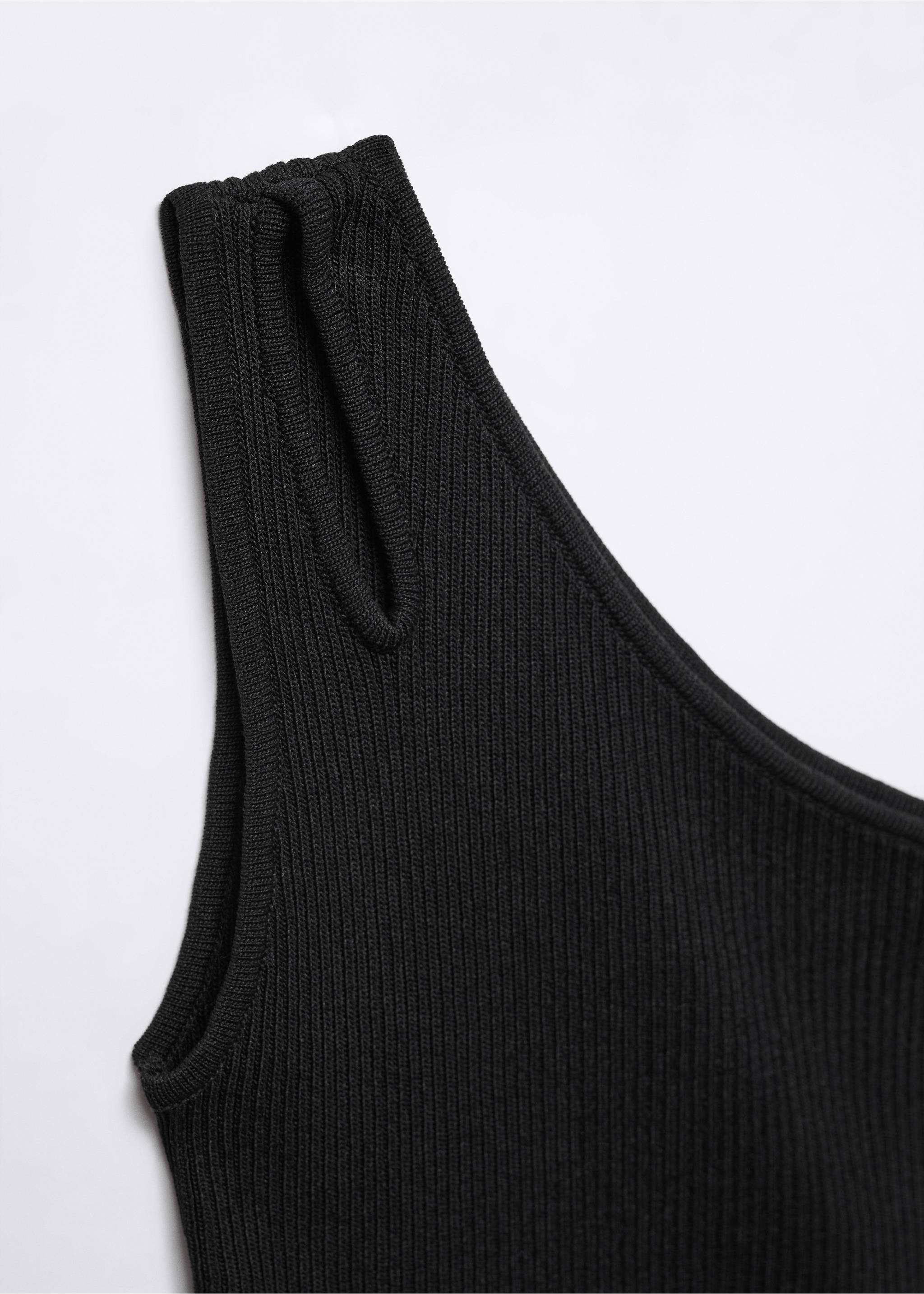Asymmetrical crop top - Details of the article 8, Black. Ref: 57072525-00.