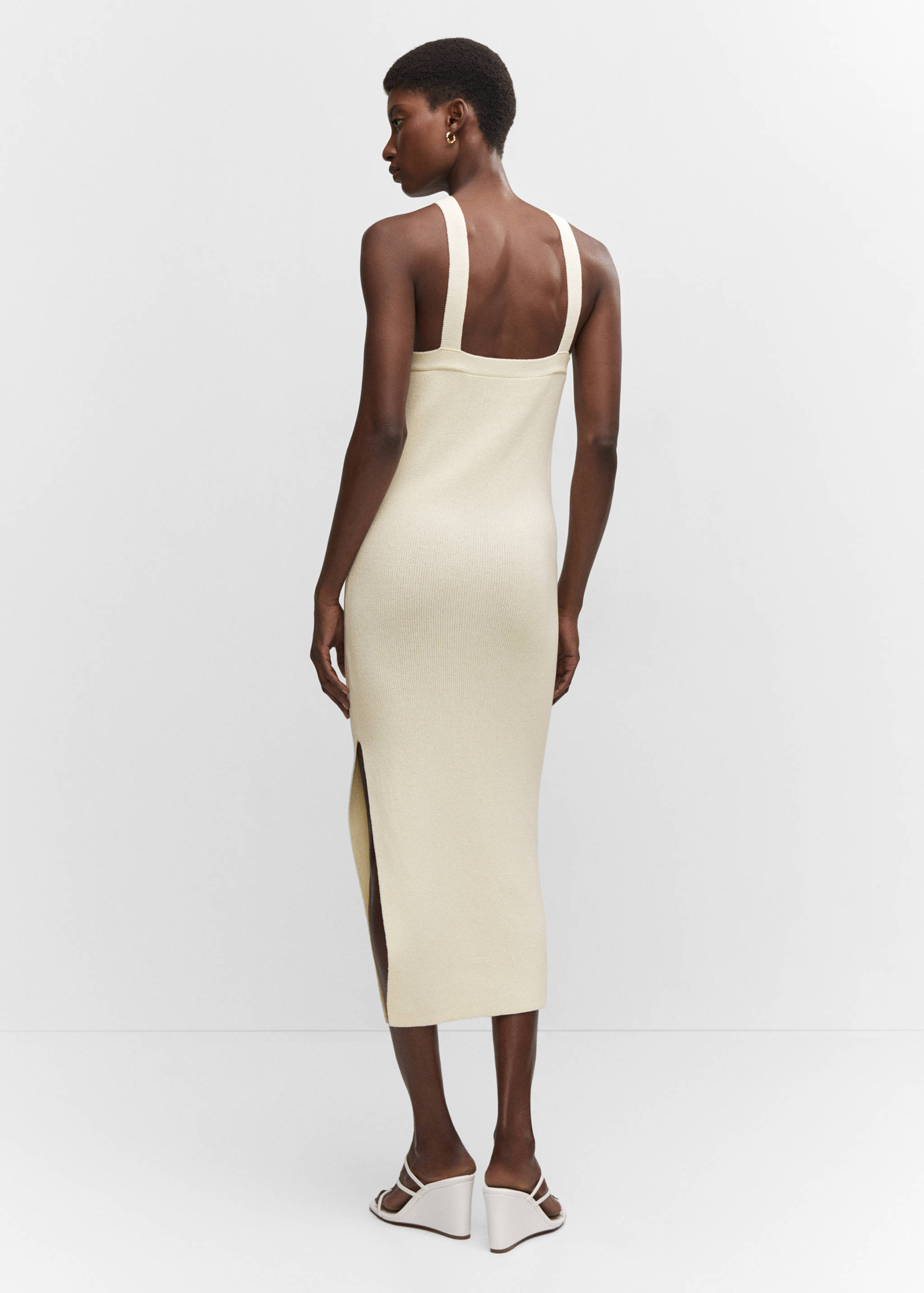 Stickad klänning ringdetalj - Artikelns baksida