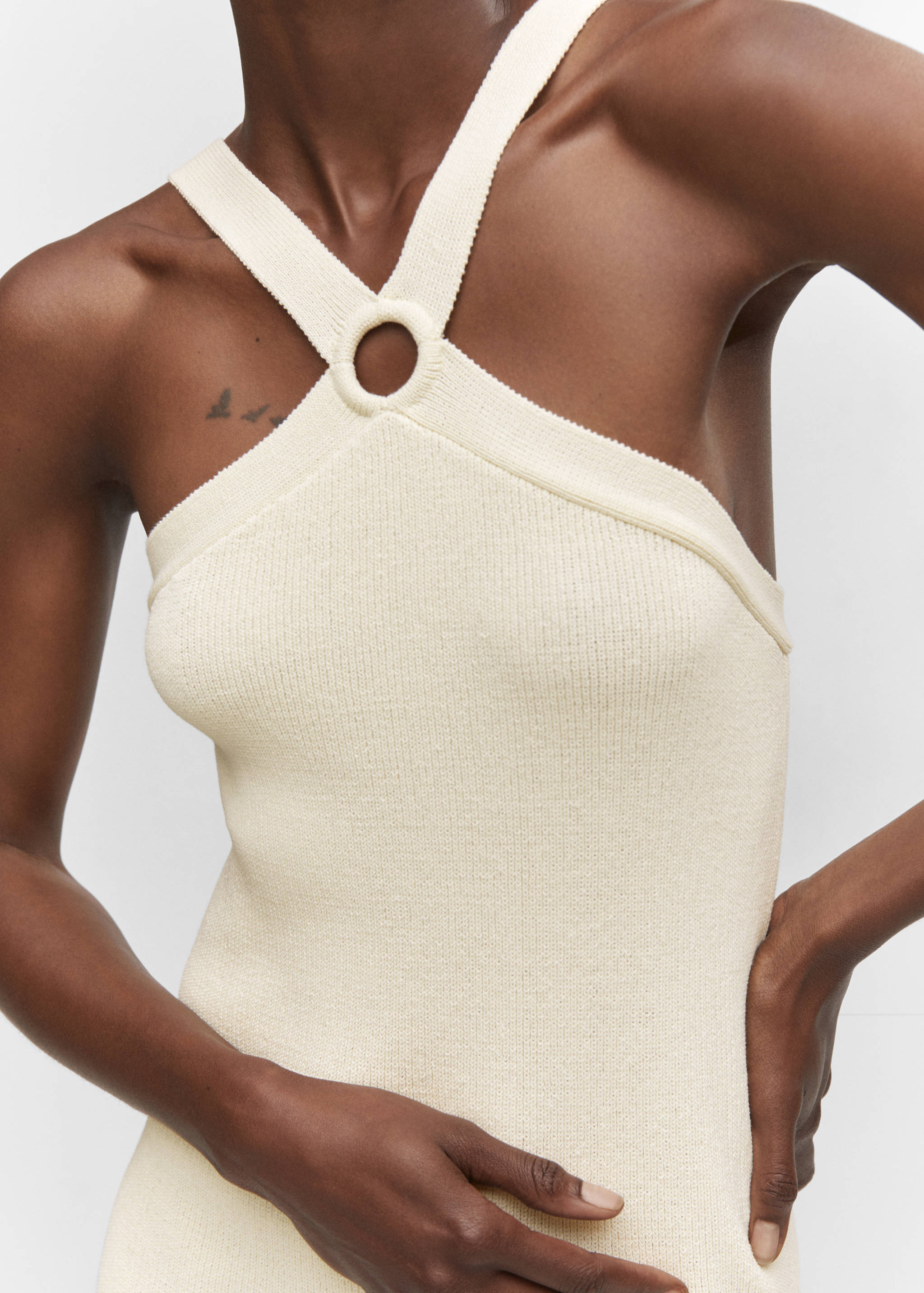 Stickad klänning ringdetalj - Detaljer om artikeln 6