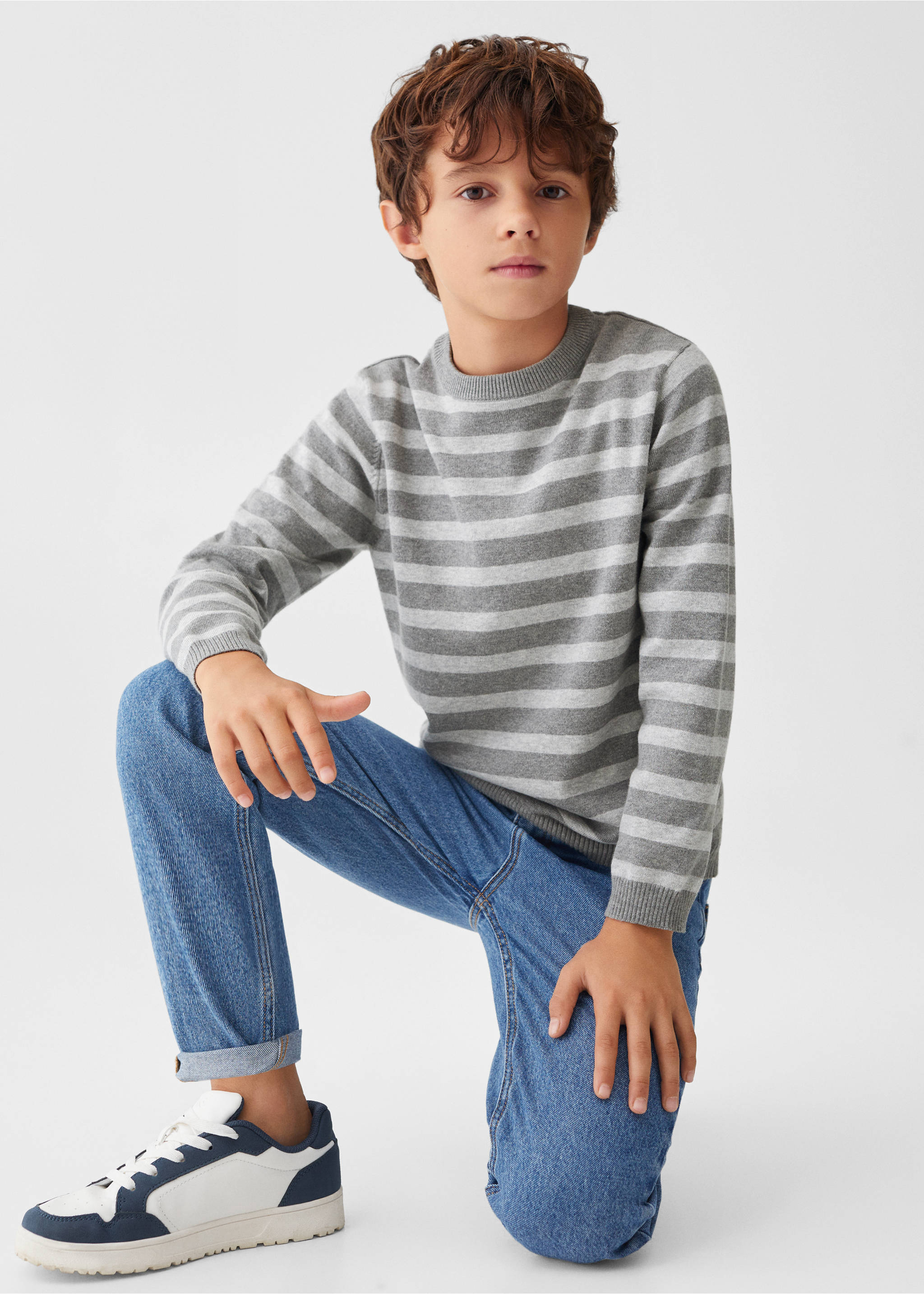 Gestreifter Strickpullover - Detail des Artikels 2, Grau. Ref: 57073797-00.