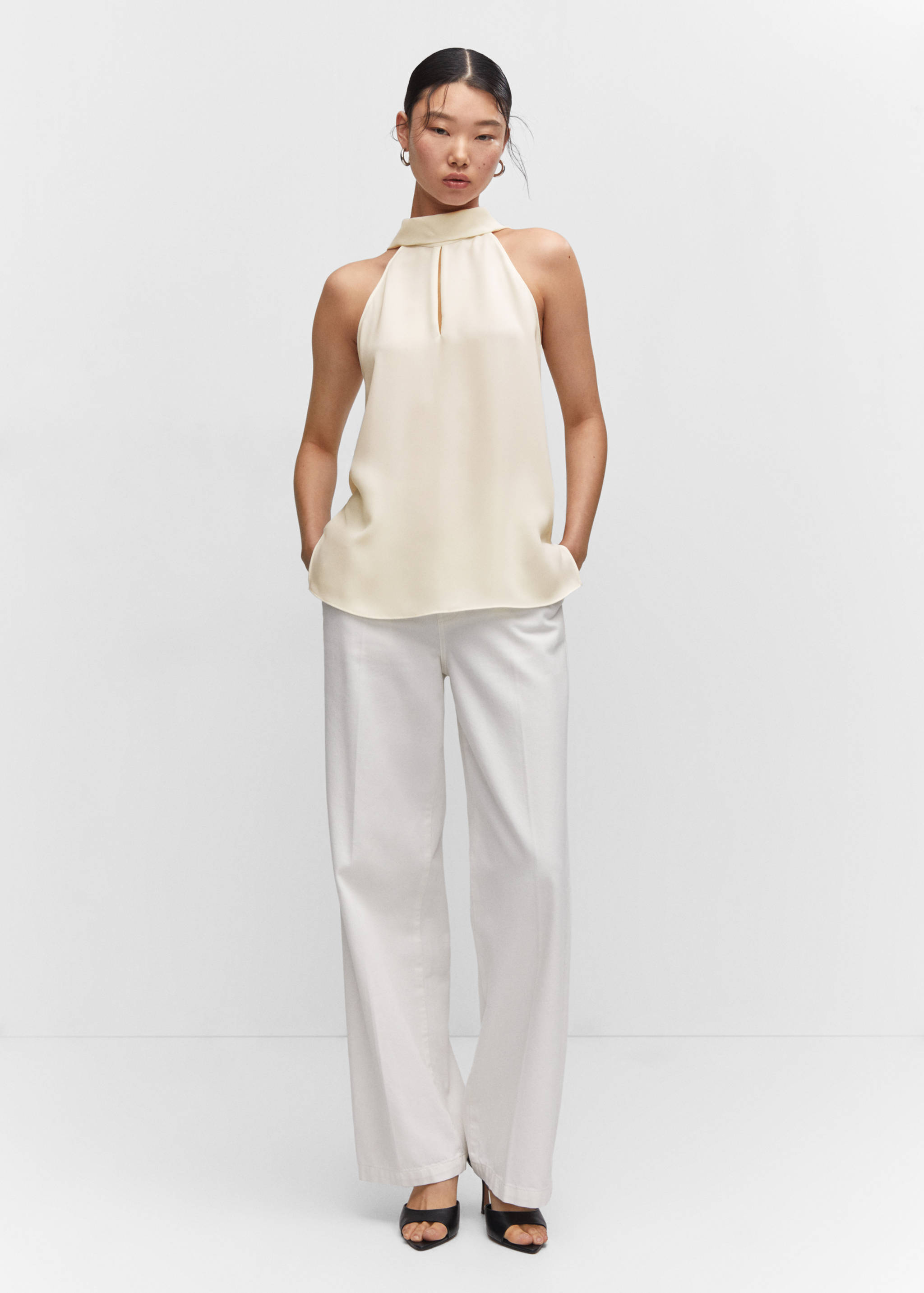 Blusa halter detalle abertura - Plano general