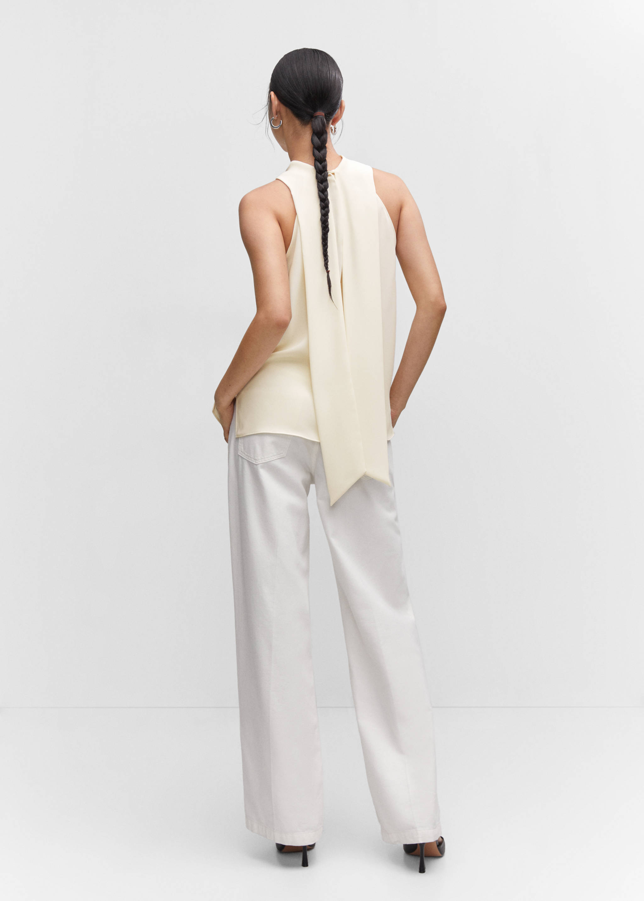 Blusa halter detalle abertura - Reverso del artículo