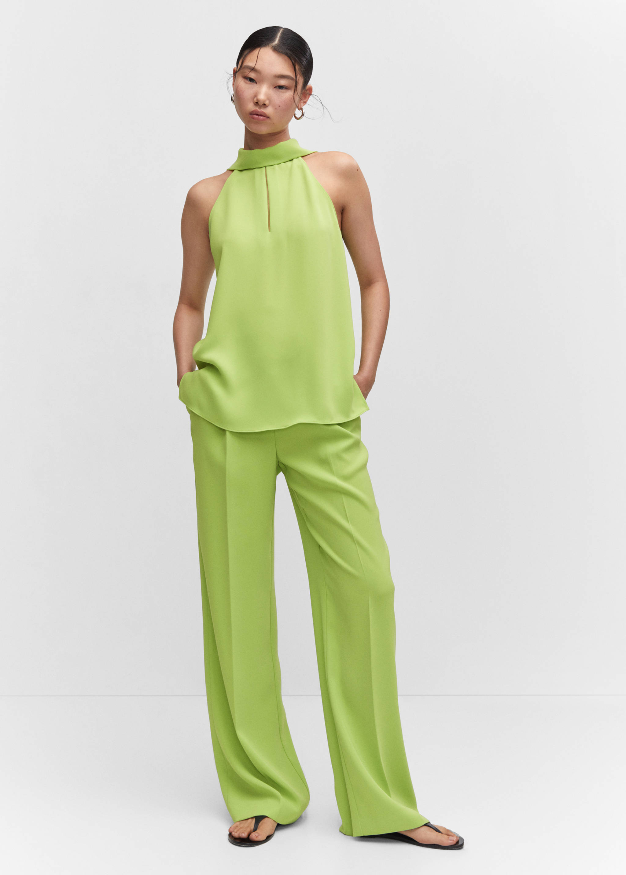 Blusa halter detalle abertura - Plano general