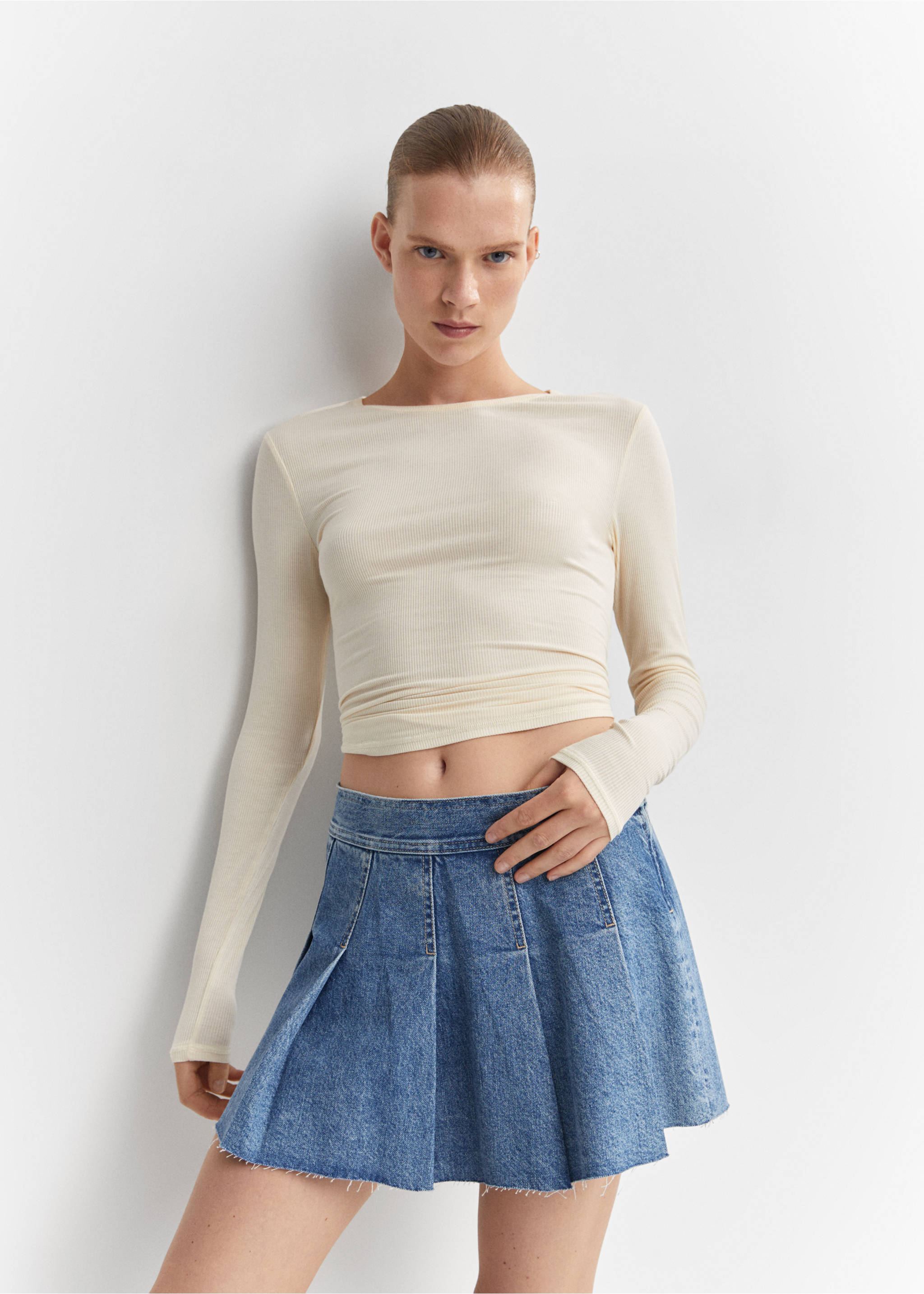 Denim mini-skirt - Details of the article 2, Medium Blue. Ref: 57073808-00.