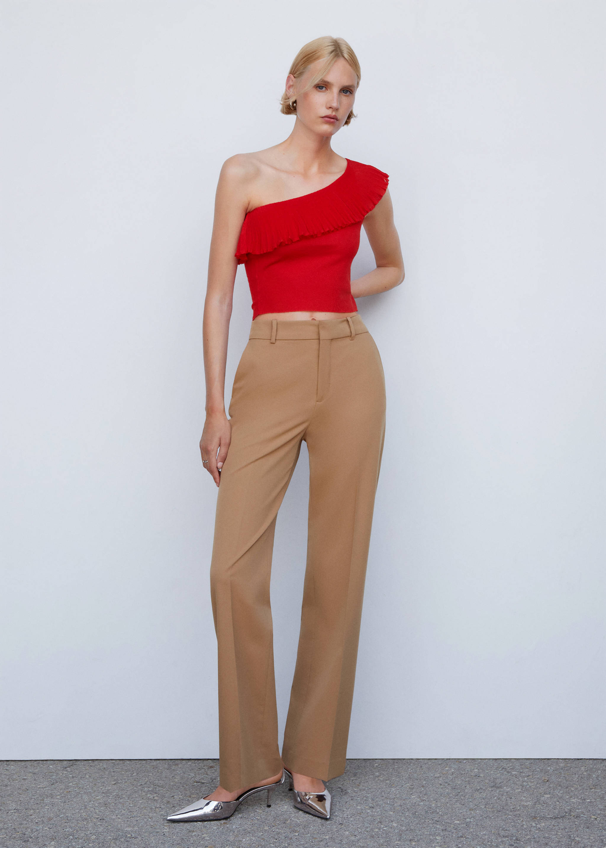 Asymmetrical ruffle top - General plane