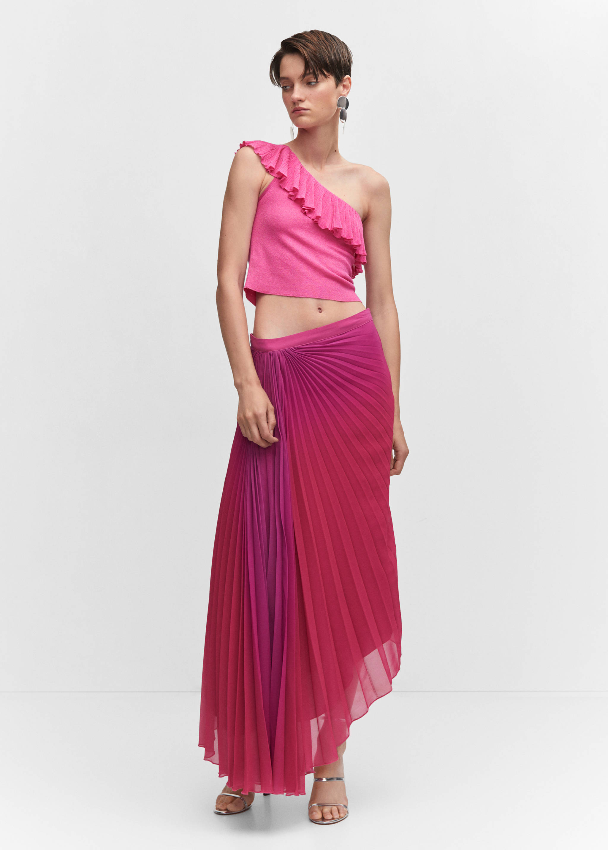 Asymmetrical ruffle top - General plane