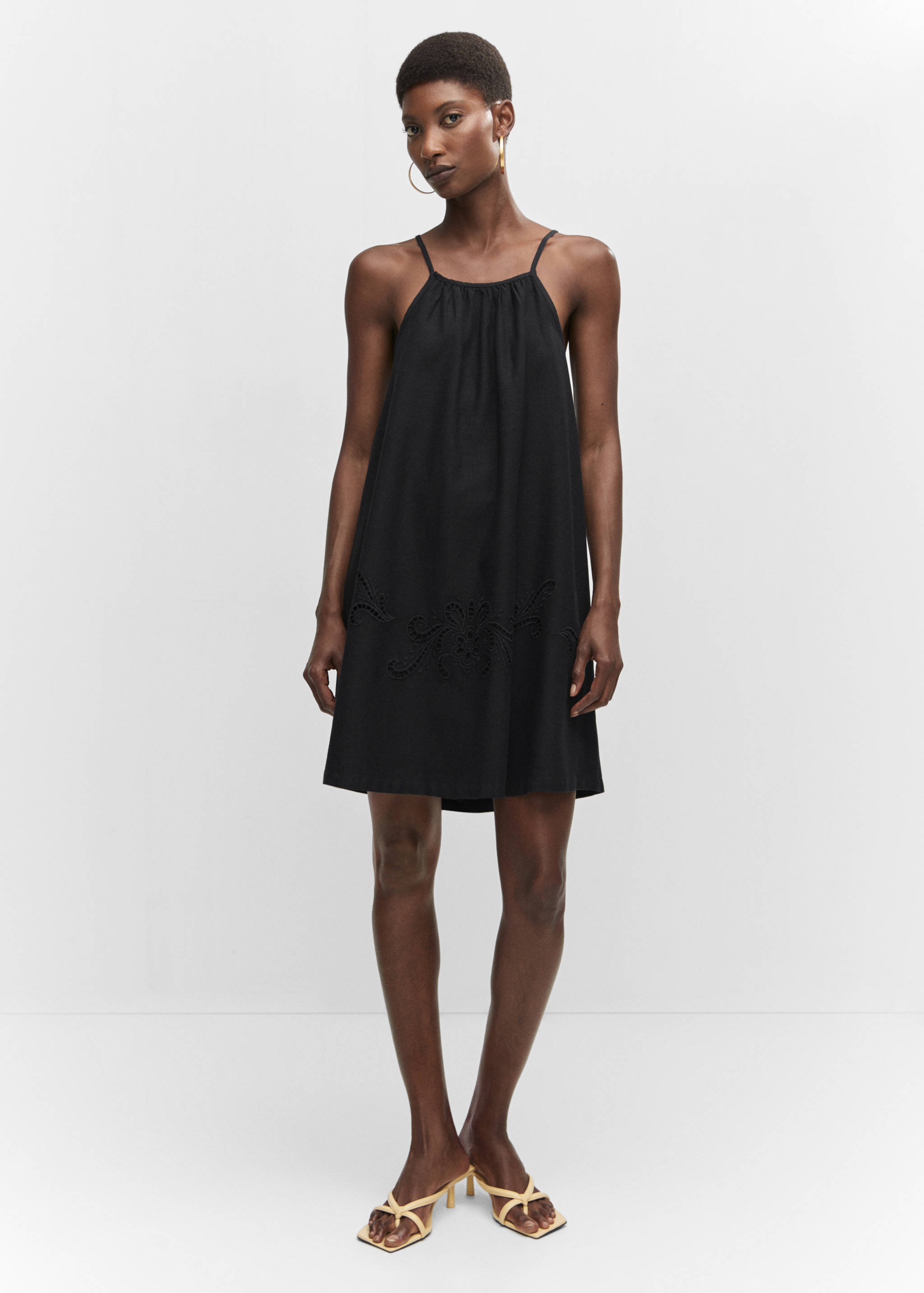 Vestido pormenores bordados - Plano geral