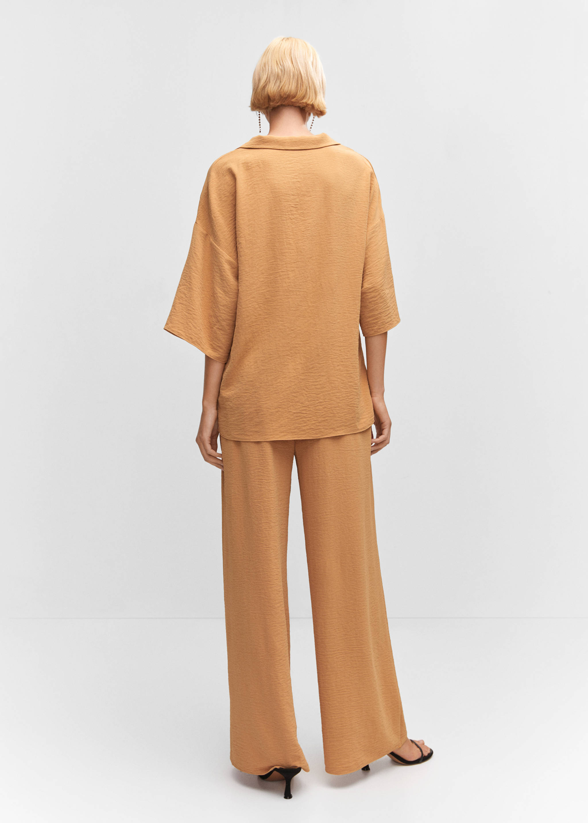 Double shirt-collar blouse - Reverse of the article