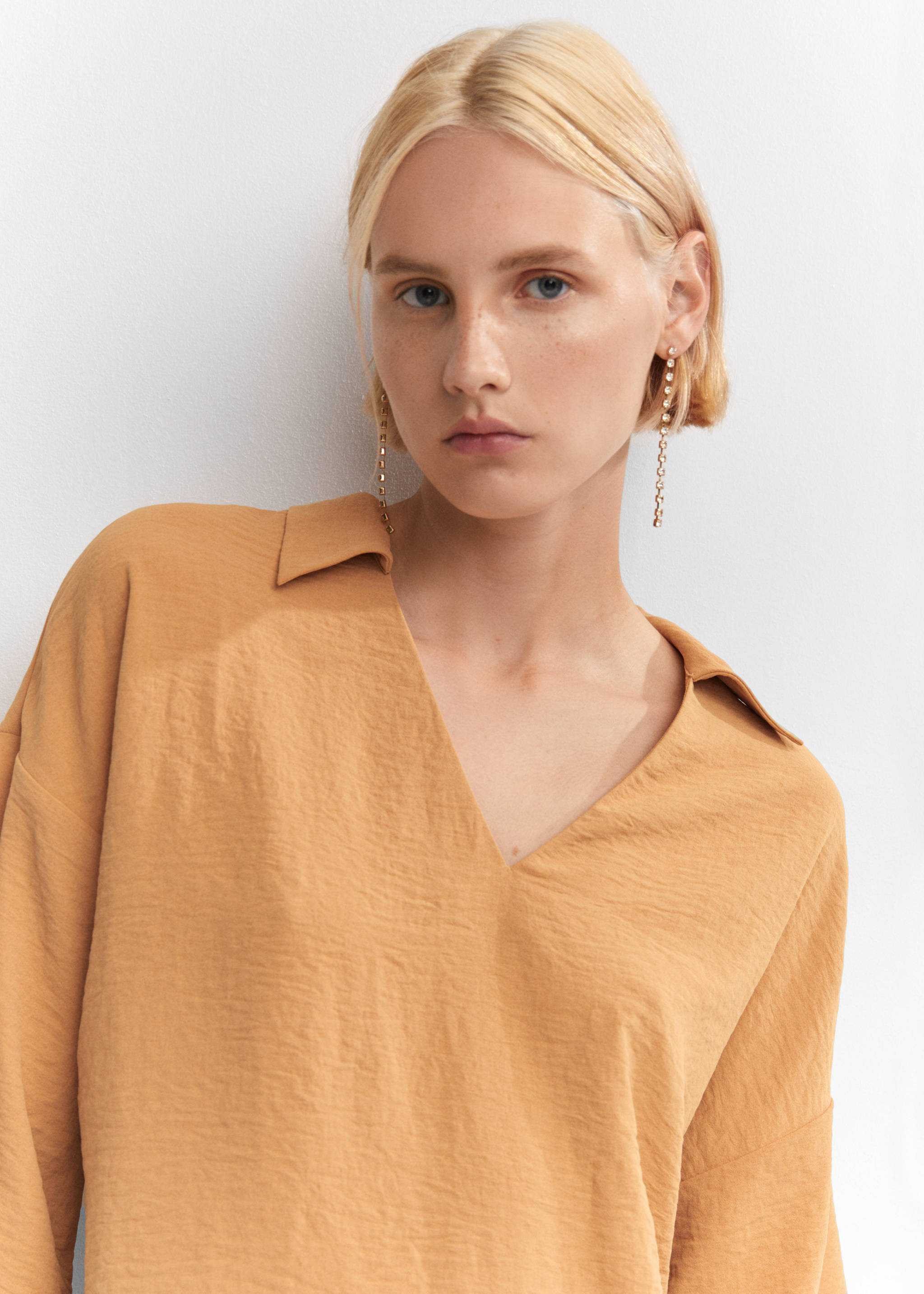 Double shirt-collar blouse - Details of the article 1