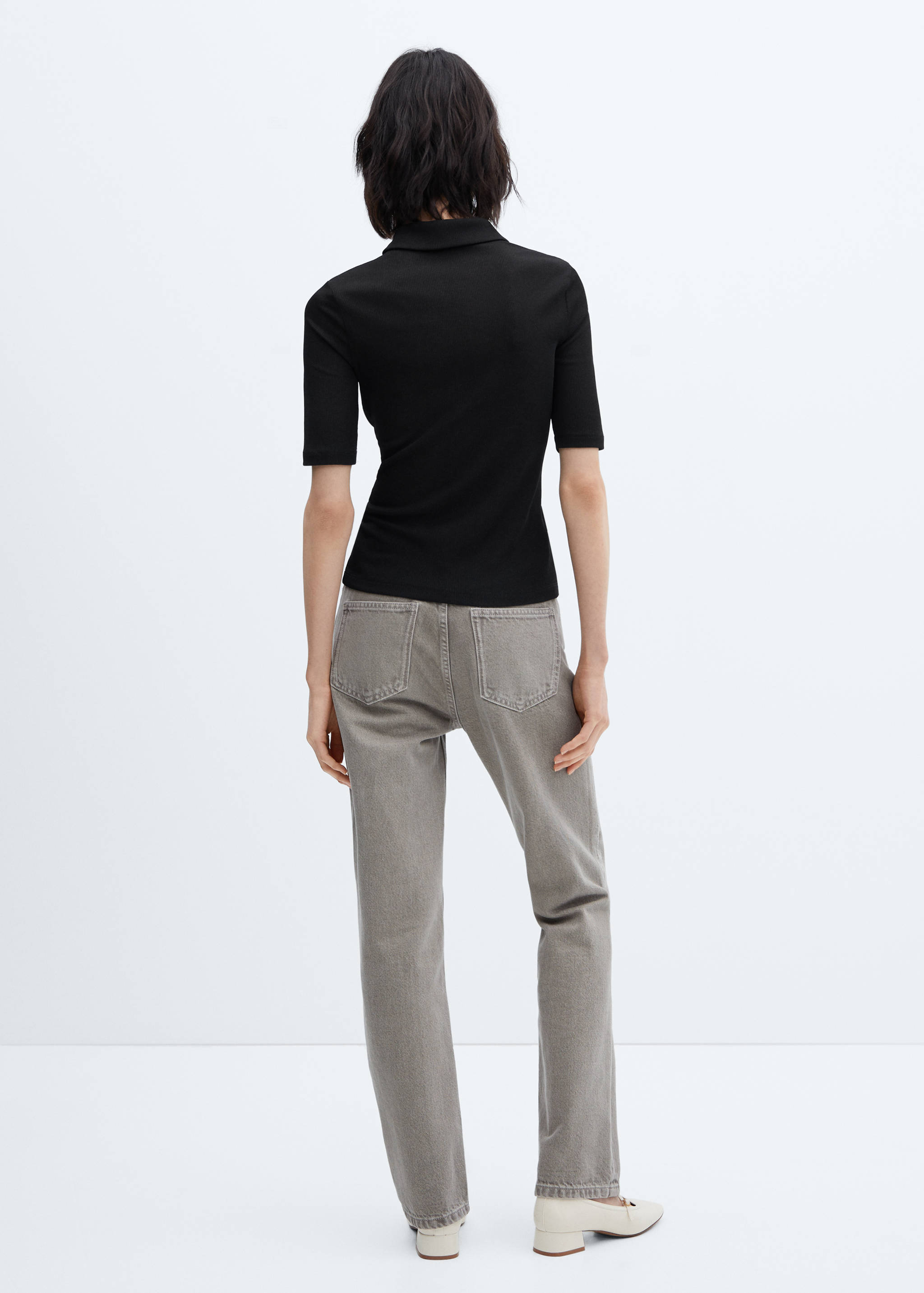Short-sleeved polo shirt with buttons - Reverse of the article