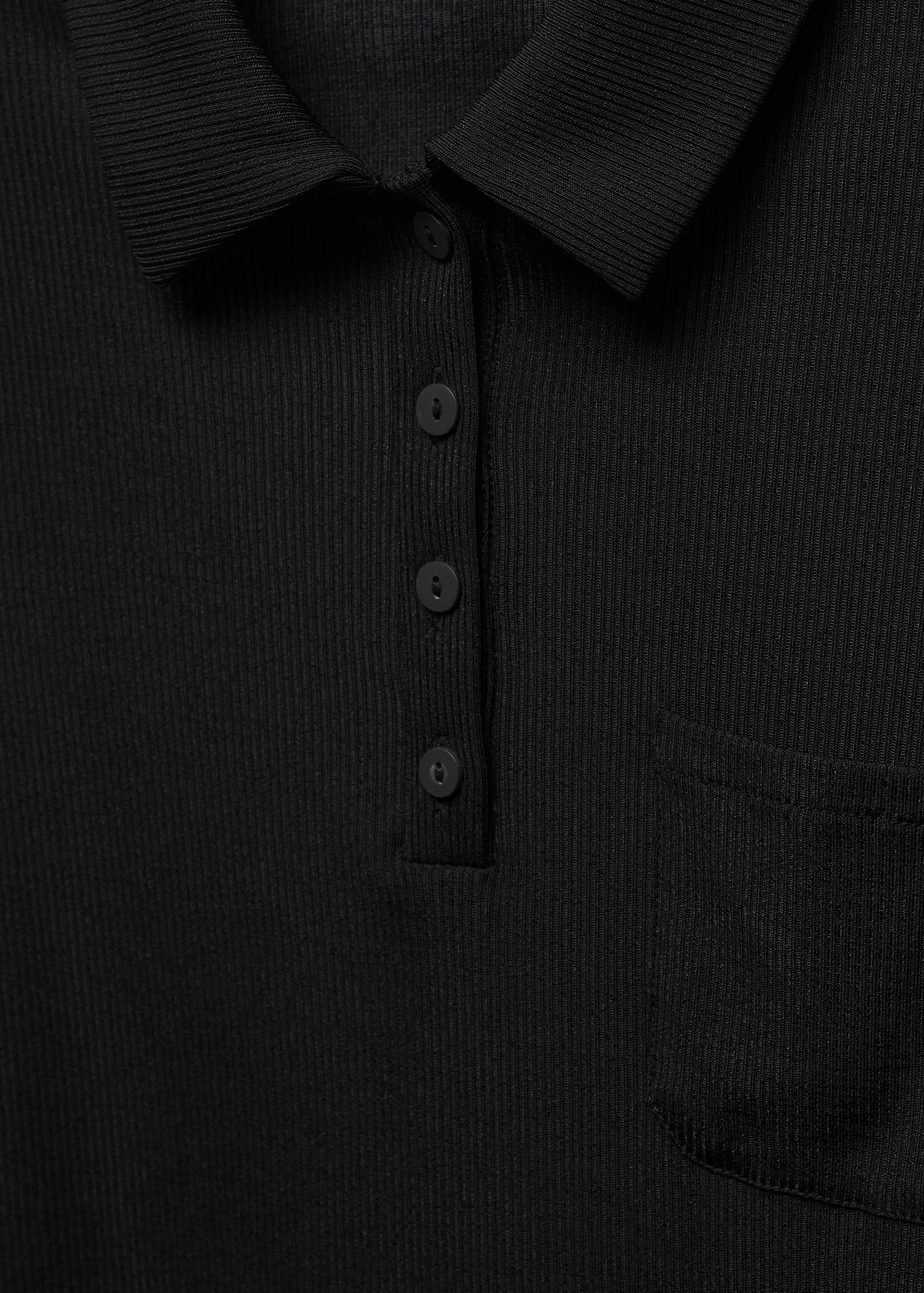 Short-sleeved polo shirt with buttons - Details of the article 8