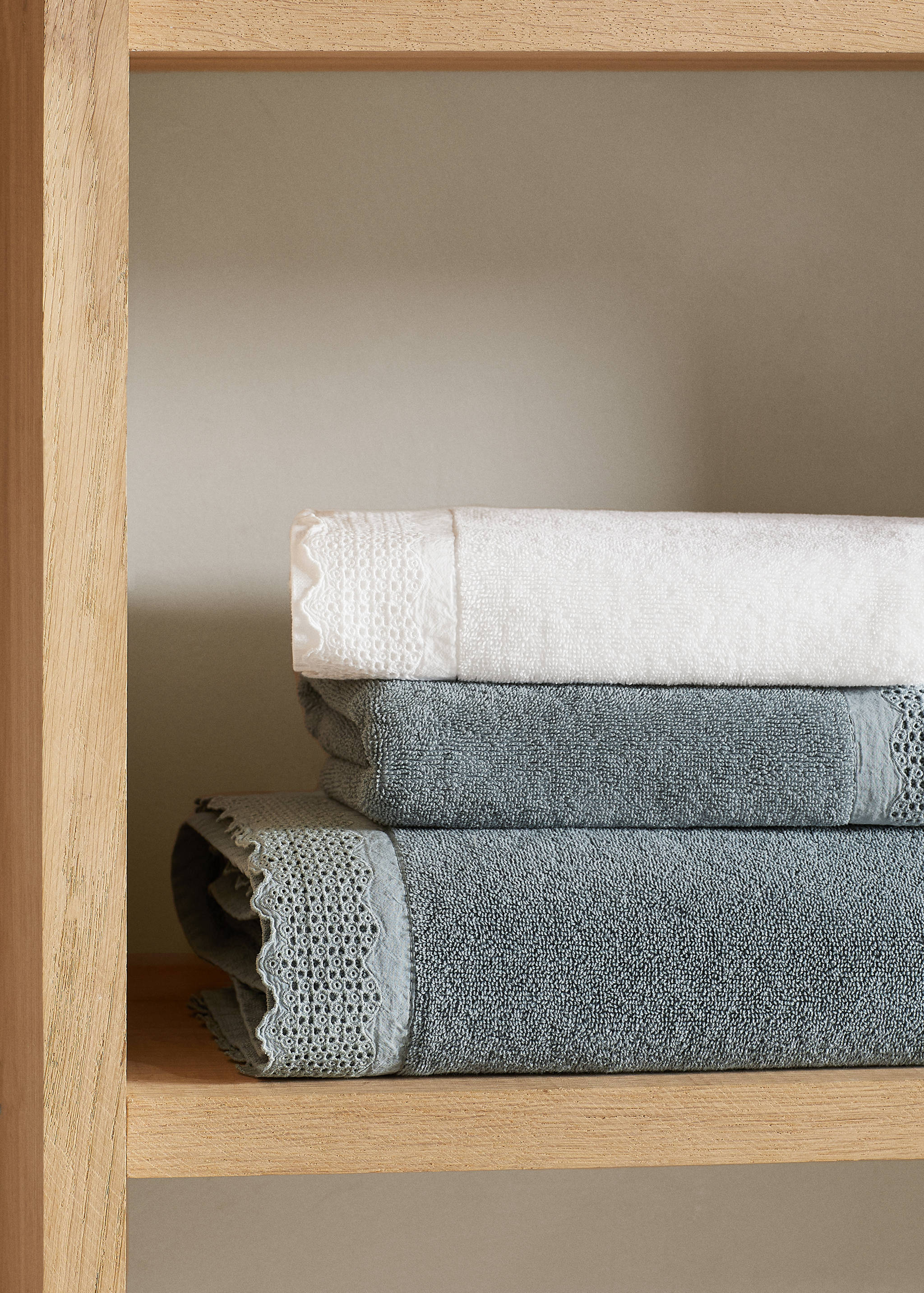 Serviette de toilette liseré brodé 50x90 cm - Plan général