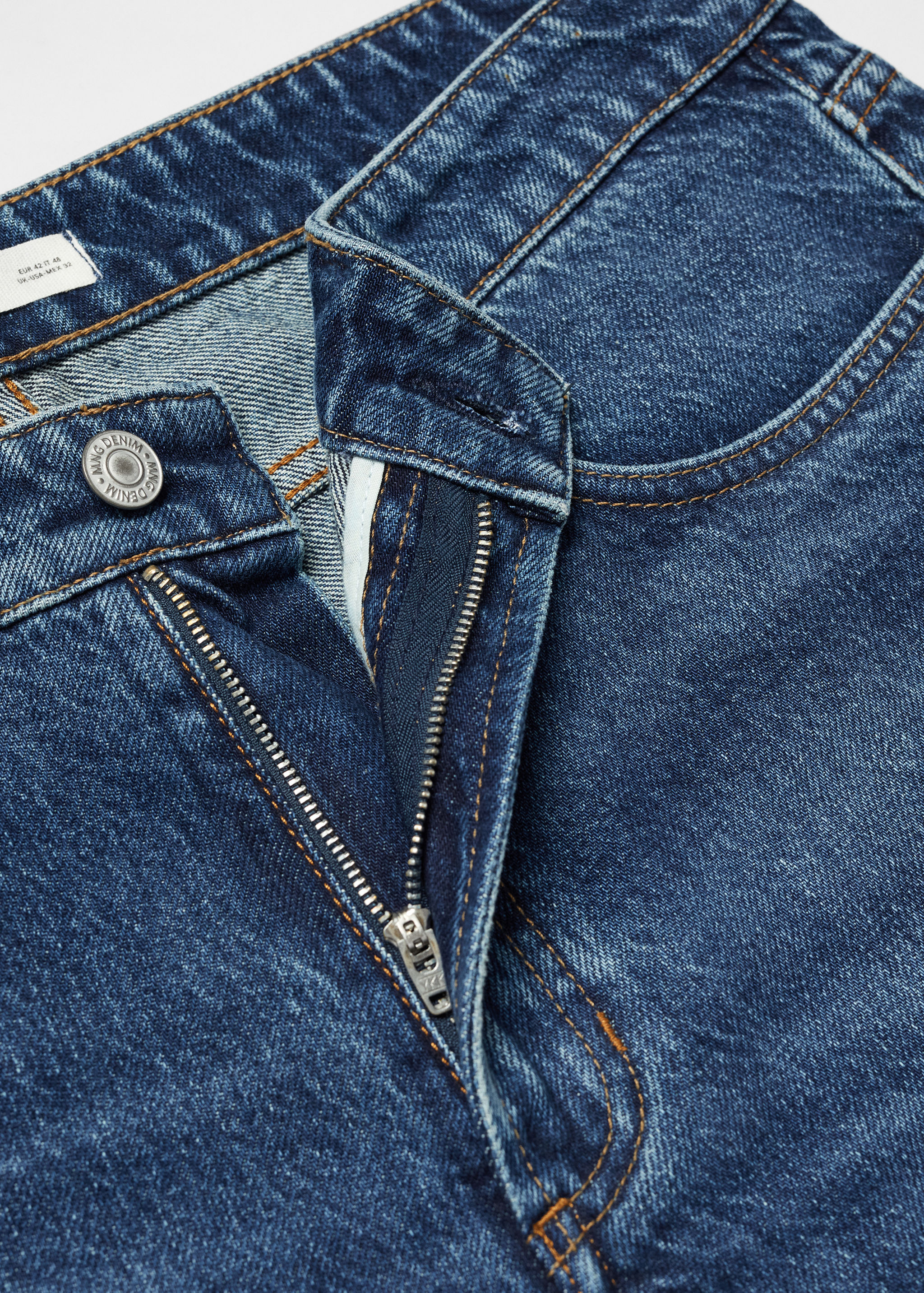 Tapered Fit-Jeans mit dunkler Waschung - Detail des Artikels 8