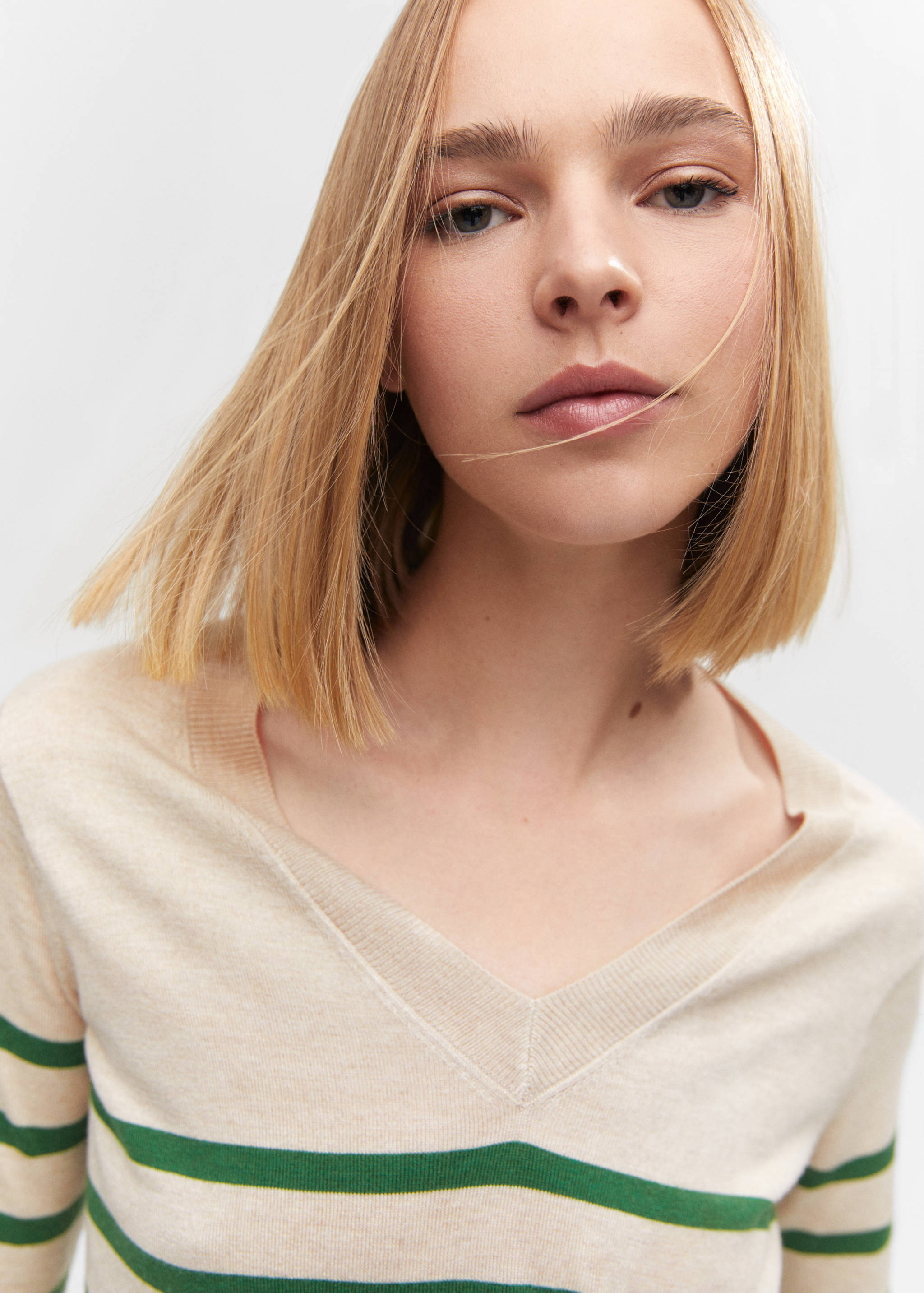 Striped fine-knit sweater - Details of the article 1