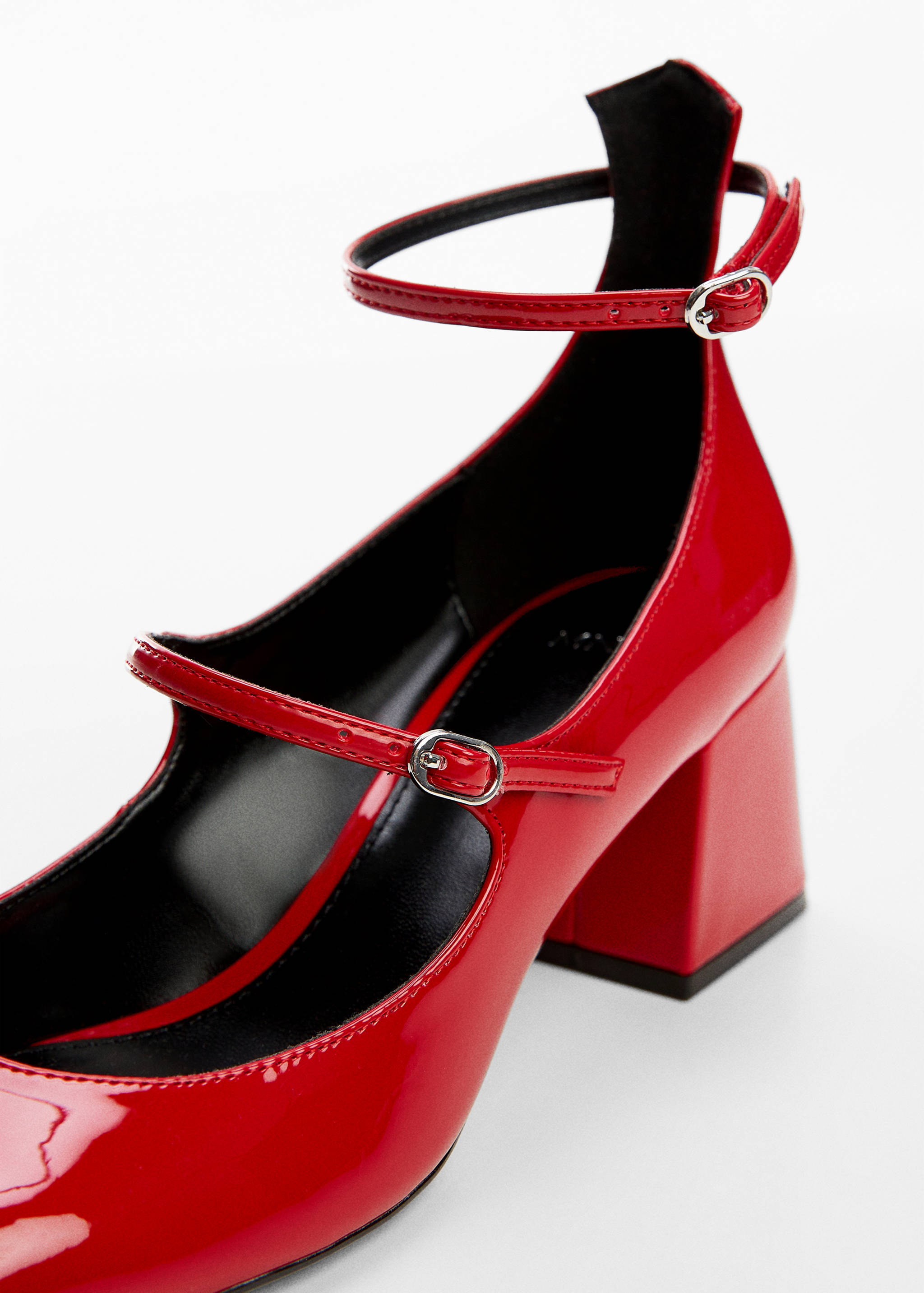 Patent leather-effect shoes with buckle - Details of the article 1