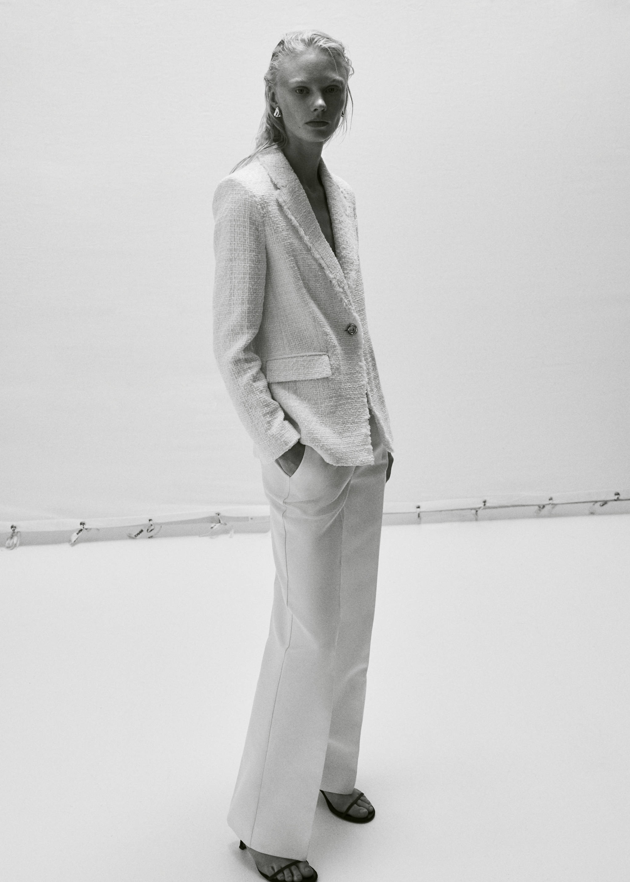 Tweed blazer with jewel button - Details of the article 7