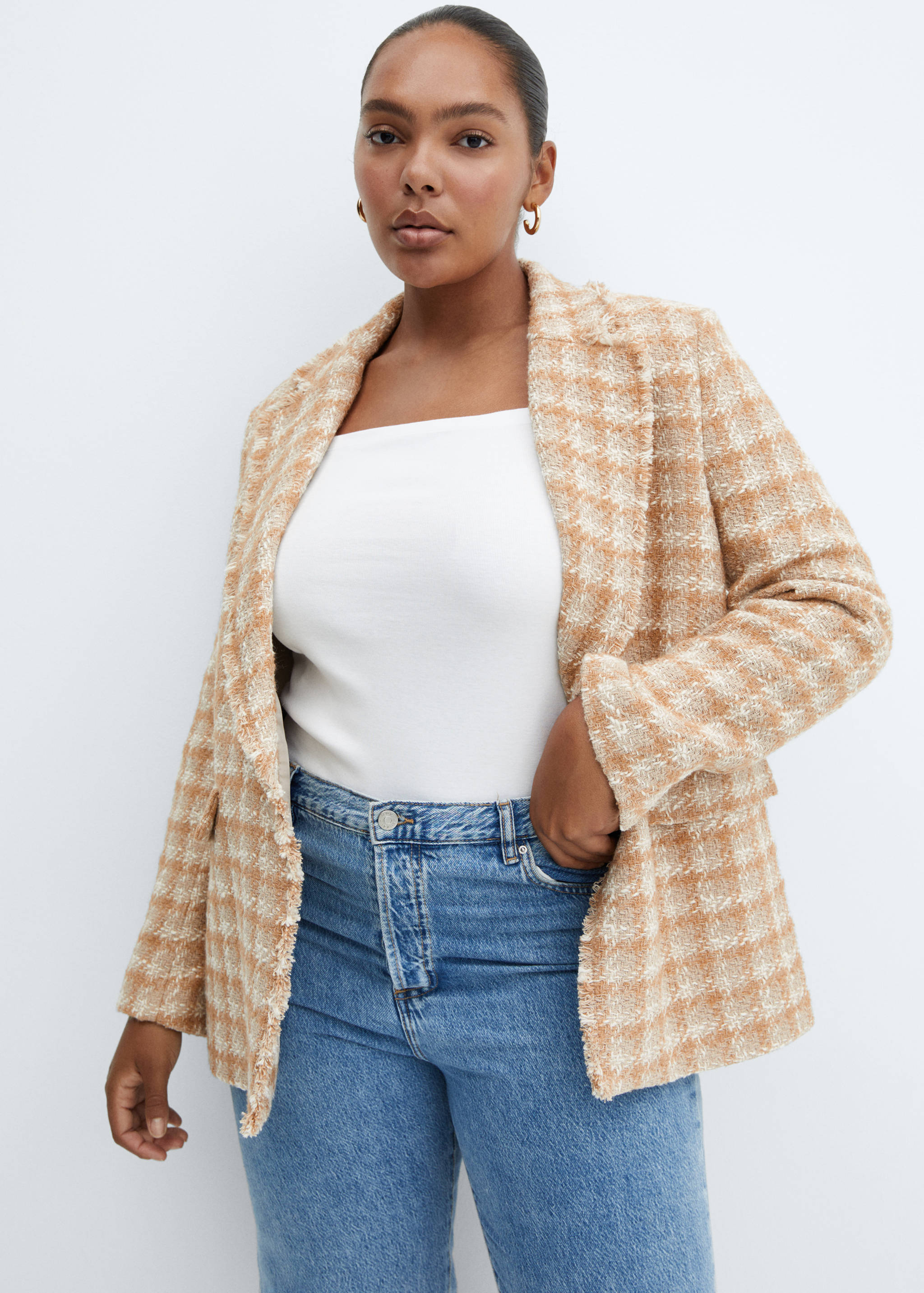 Tweed blazer with jewel button - Details of the article 5