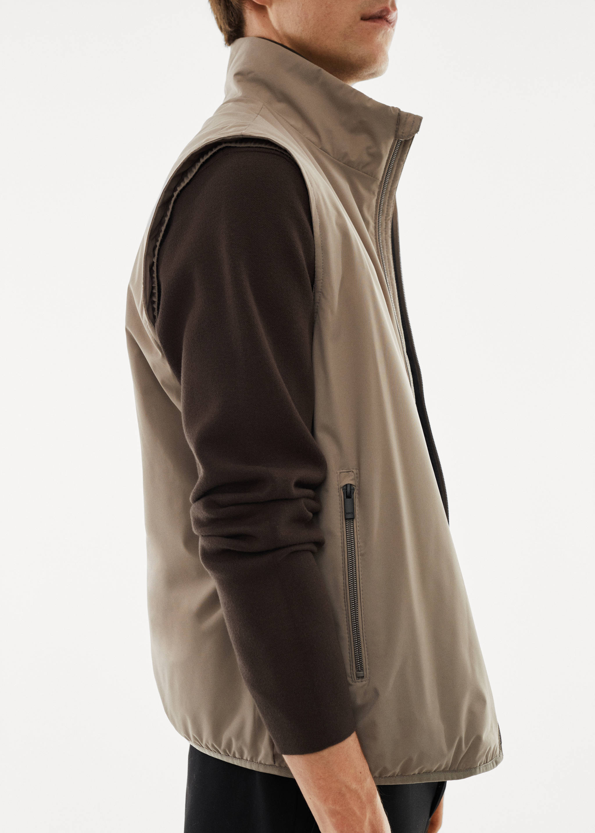 Lightweight quilted water-repellent quilted gilet - Details of the article 4