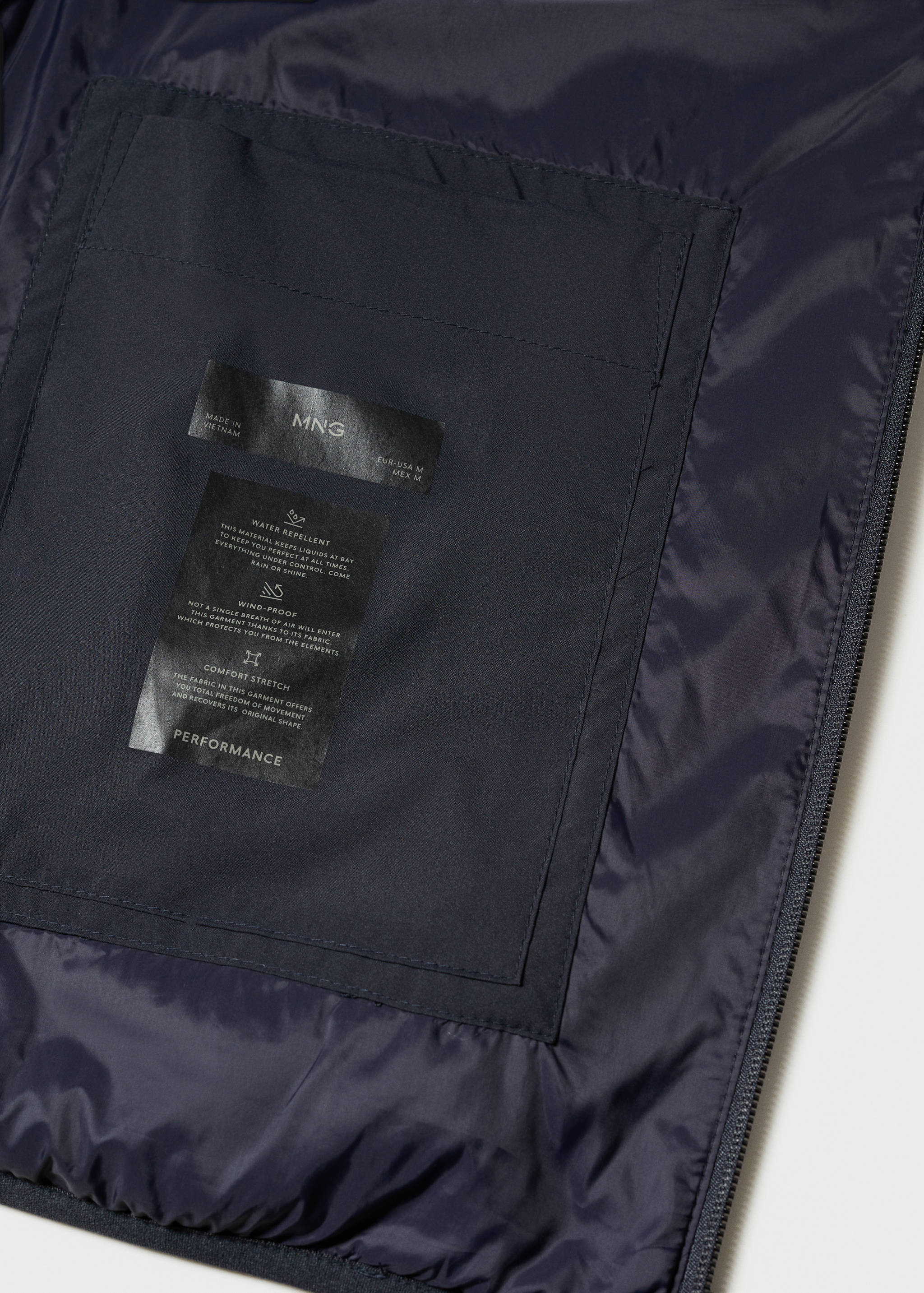 Lightweight quilted water-repellent quilted gilet - Details of the article 8