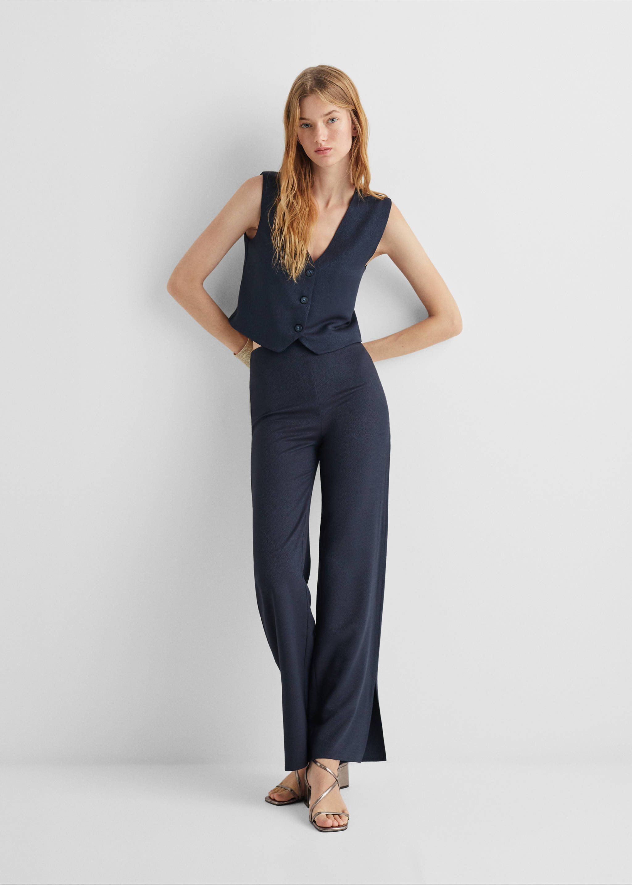 Gerade Hose mit Schlitzen - Detail des Artikels 2, Dunkles Marineblau. Ref: 57074768-00.