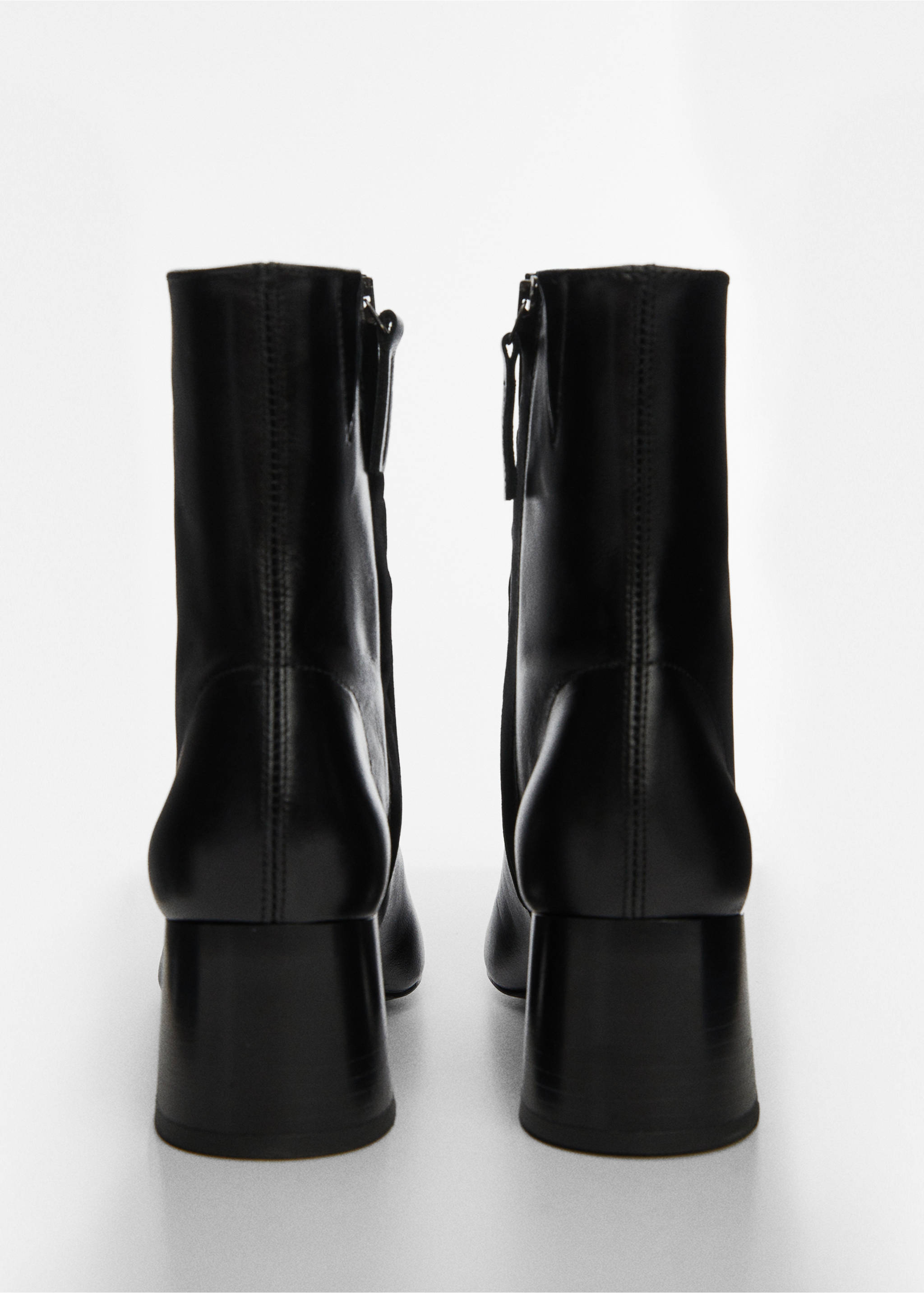 Lederstiefelette mit Absatz - Detail des Artikels 2, Schwarz. Ref: 57074782-00.