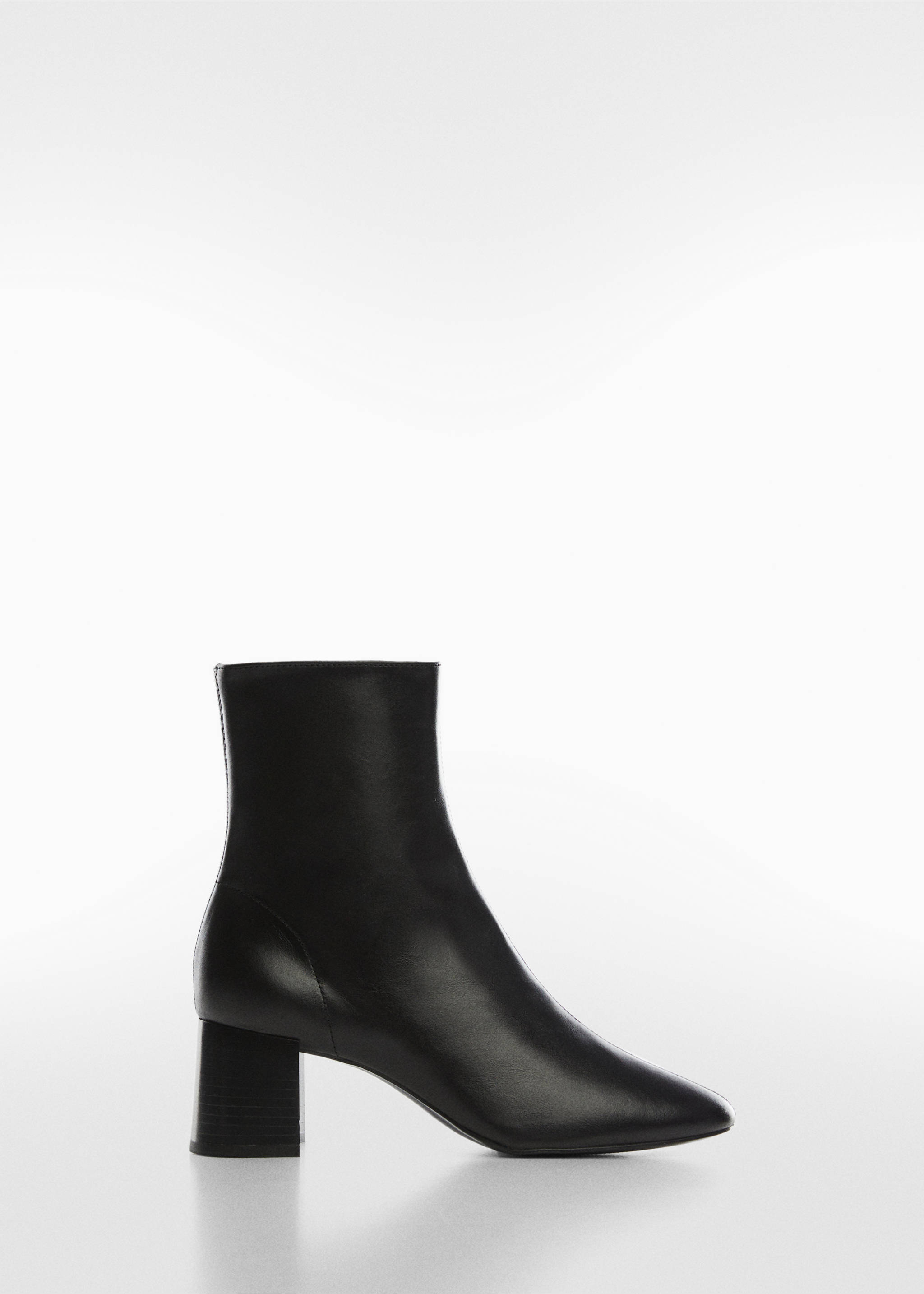 Lederstiefelette mit Absatz - Artikel ohne Model, Schwarz. Ref: 57074782-00.