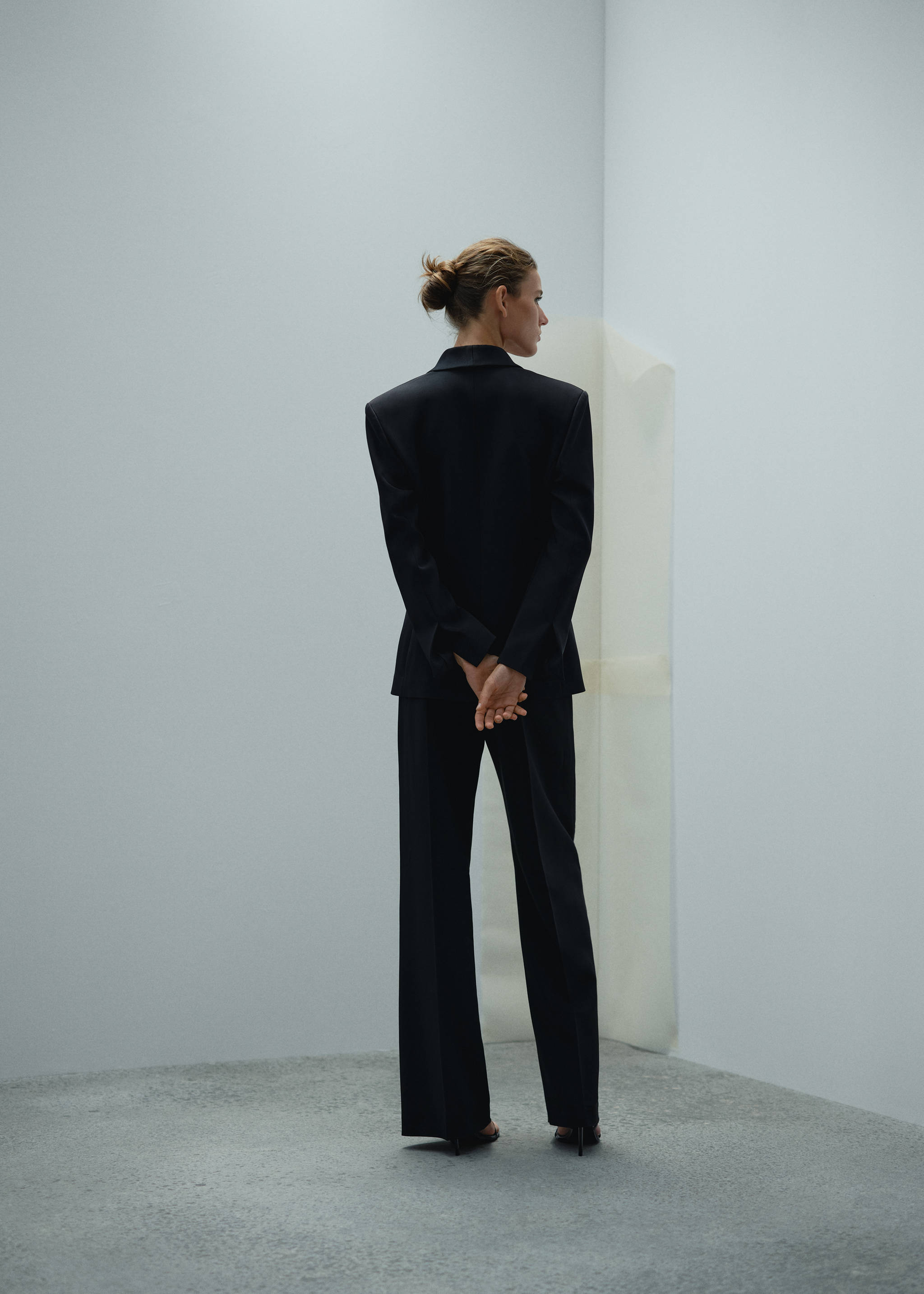 Suit jacket with satin details - Reverse of the article